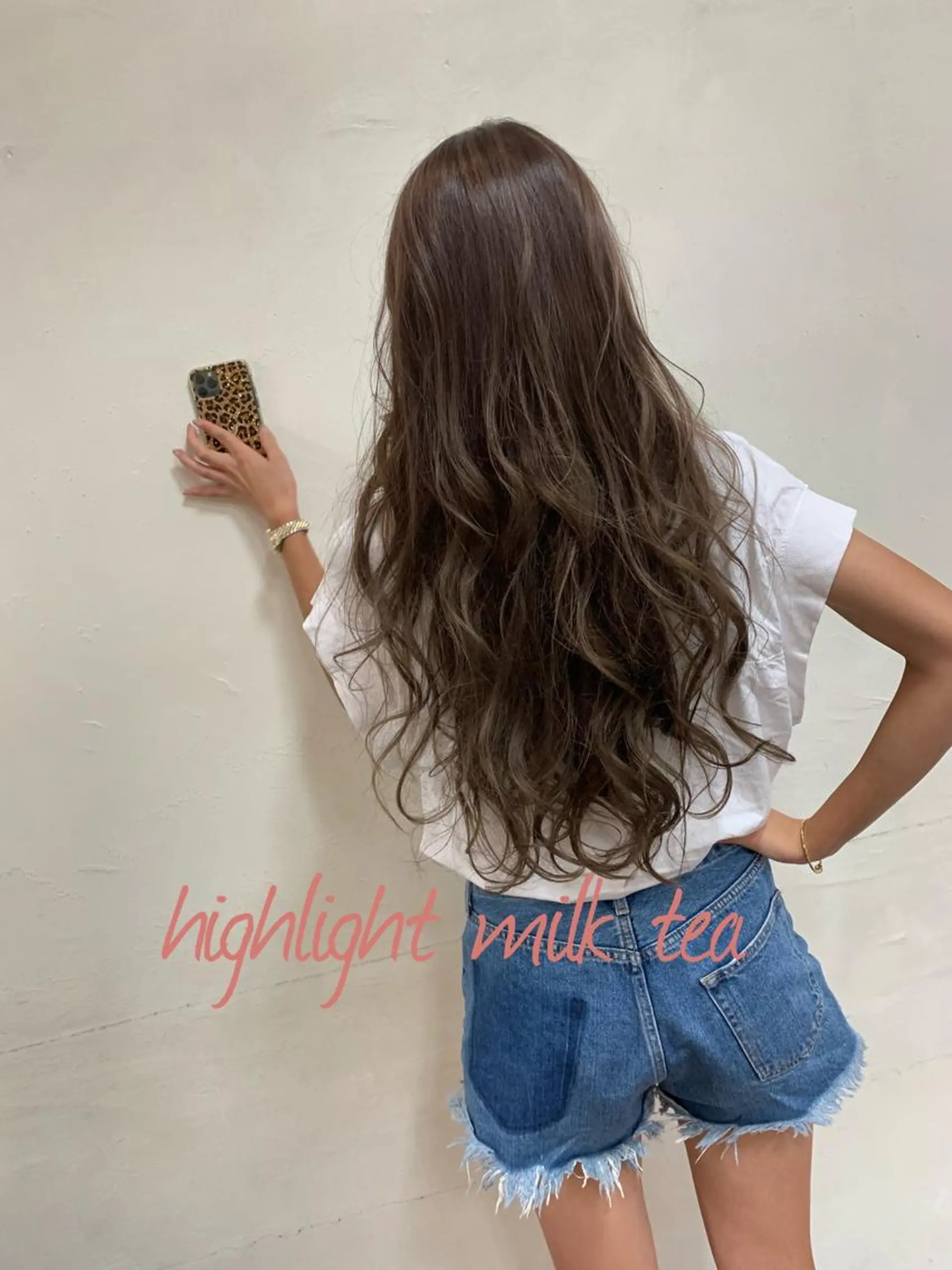 ロング カラー ベージュカラー ハイライトカラー ミルクティーベージュ ハイライト ヘアカラー GLAD 萩原のヘアスタイル