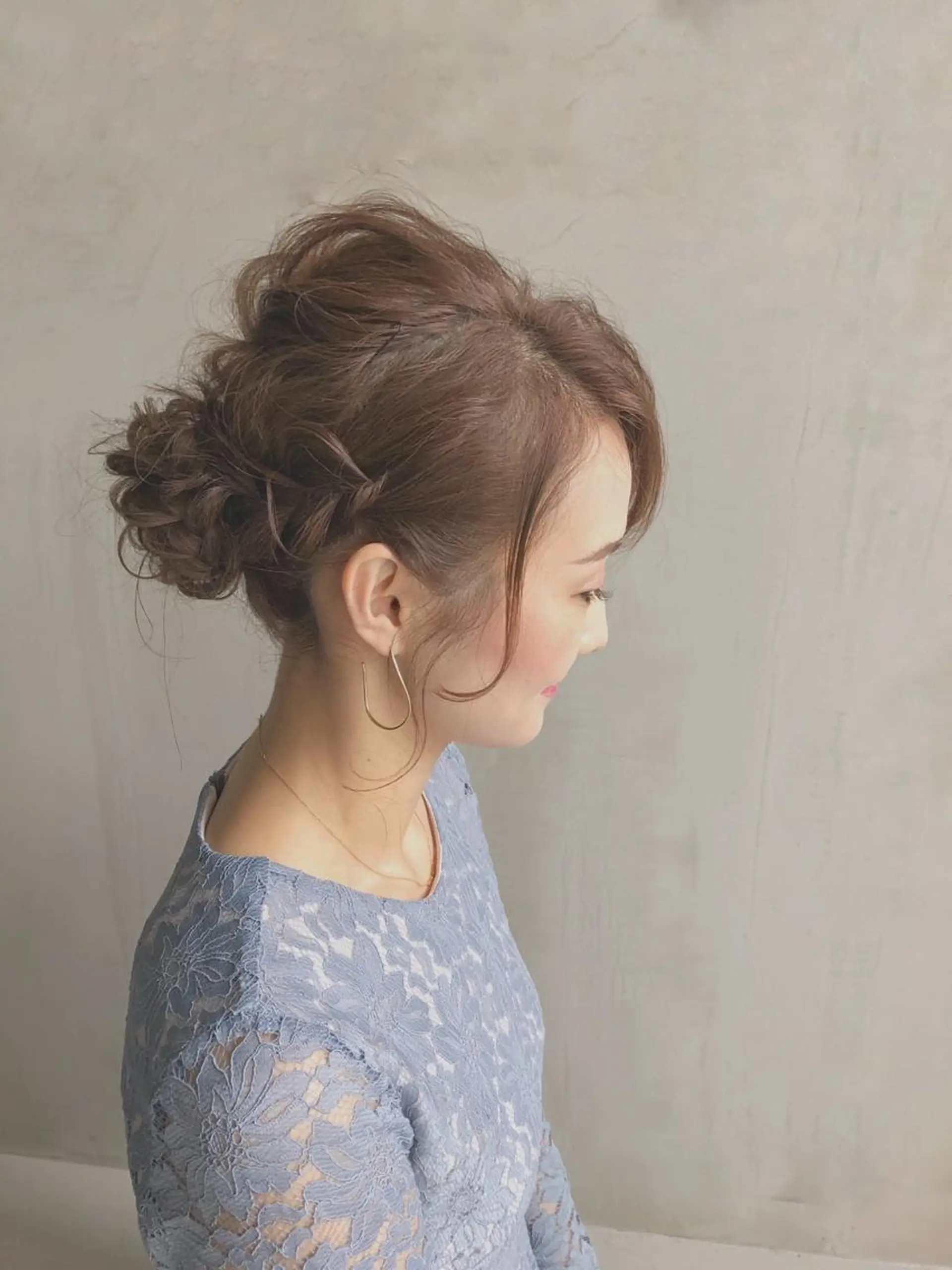 ミディアム カラー ヘアアレンジ 三つ編み 【骨格診断カット】 .のヘアスタイル