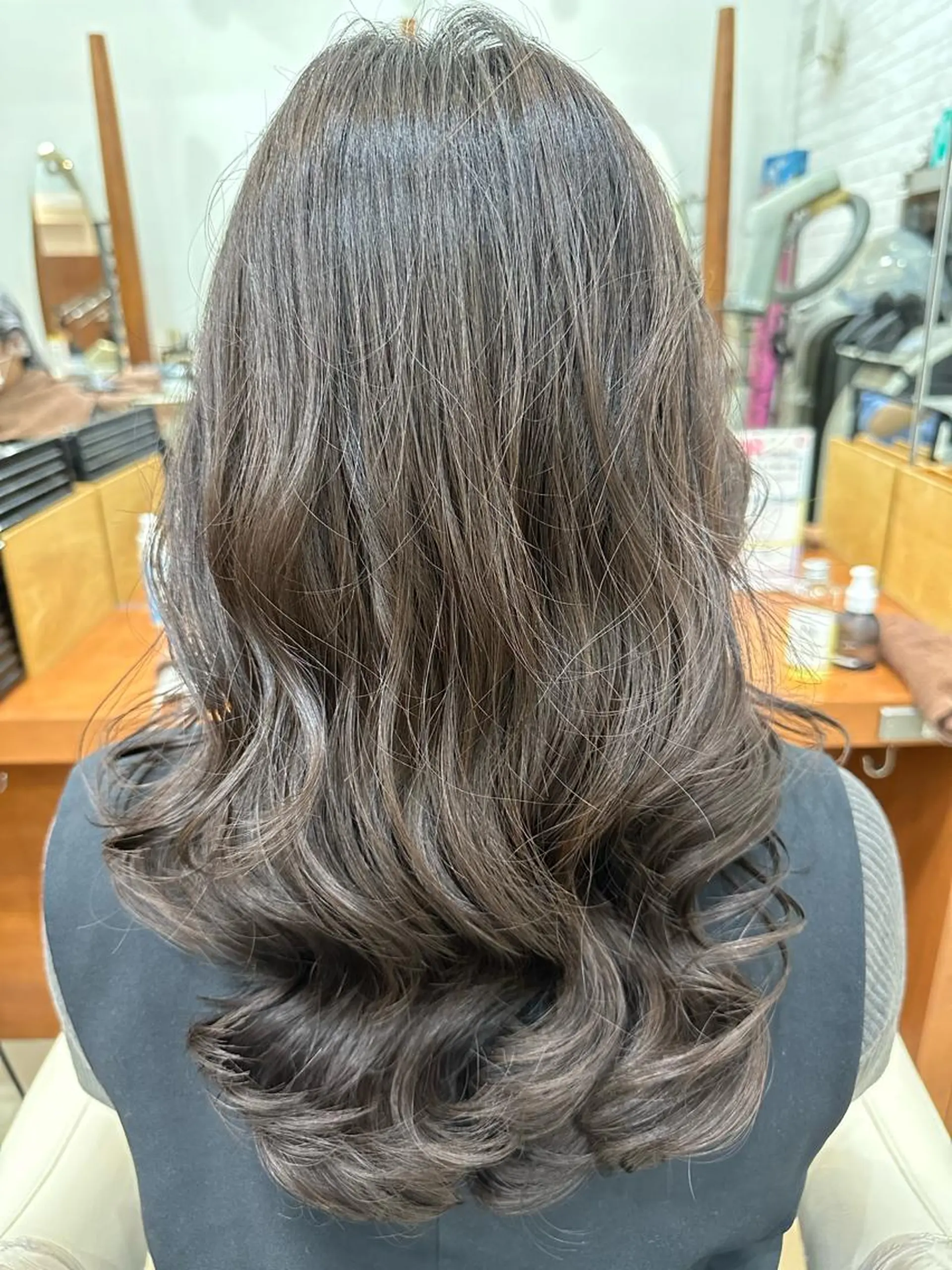 ロング アッシュ 髪質改善 韓国風ヘア 縮毛矯正 カット パーマ トリートメント コテ巻き風パーマ/ 髪質改善/河島恭平のヘアスタイル