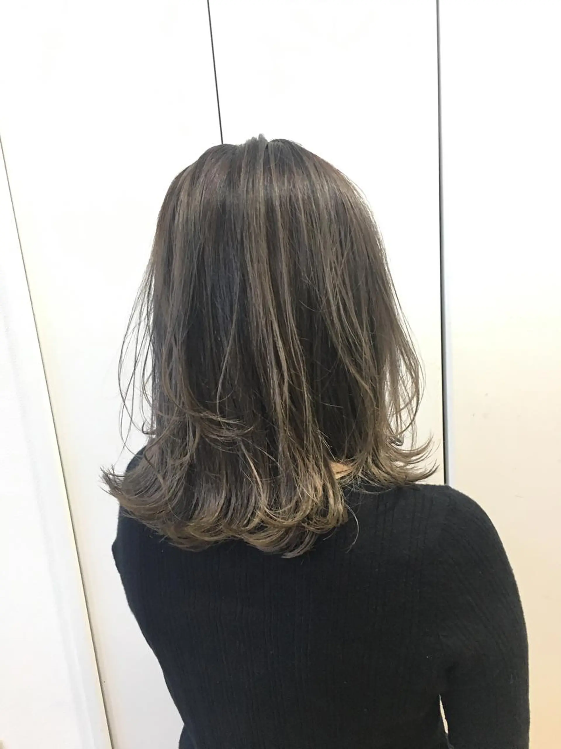 ミディアム カラー タカハシ ユウキのヘアスタイル