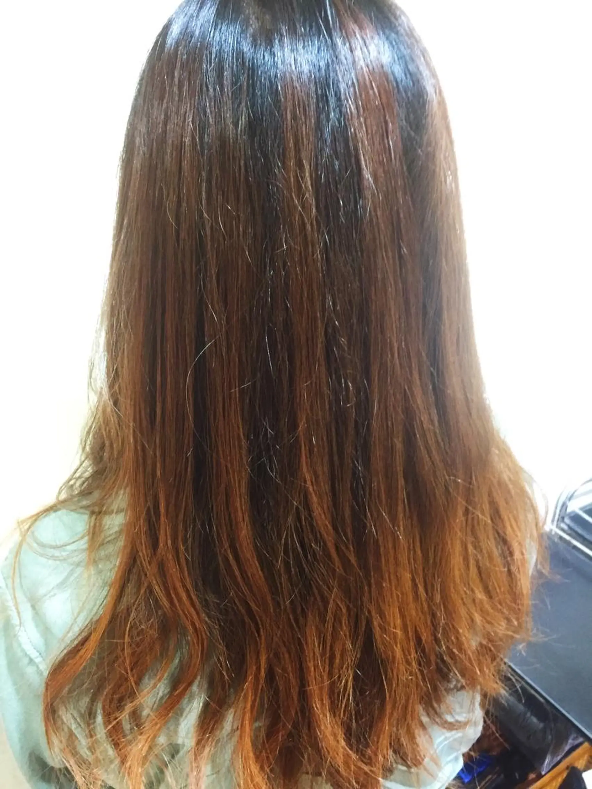 ロング カラー パーマ ブリーチ グラデーションカラー ブリーチなしカラー 可愛いを作る神 ナオヒロのヘアスタイル