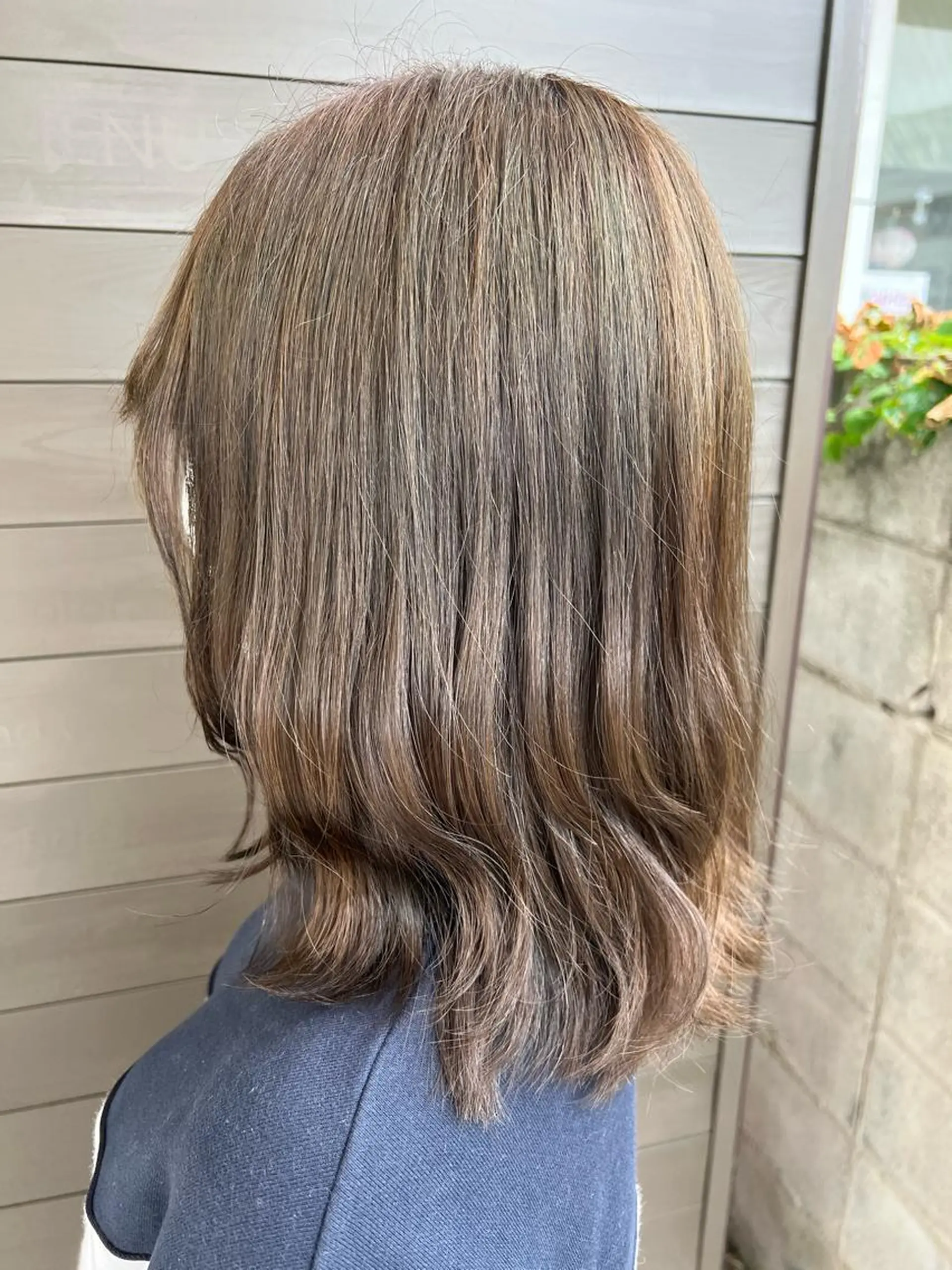 カラー グレージュ オリーブグレージュ オリーブグレー イシイ ハルナ 🤍のヘアスタイル