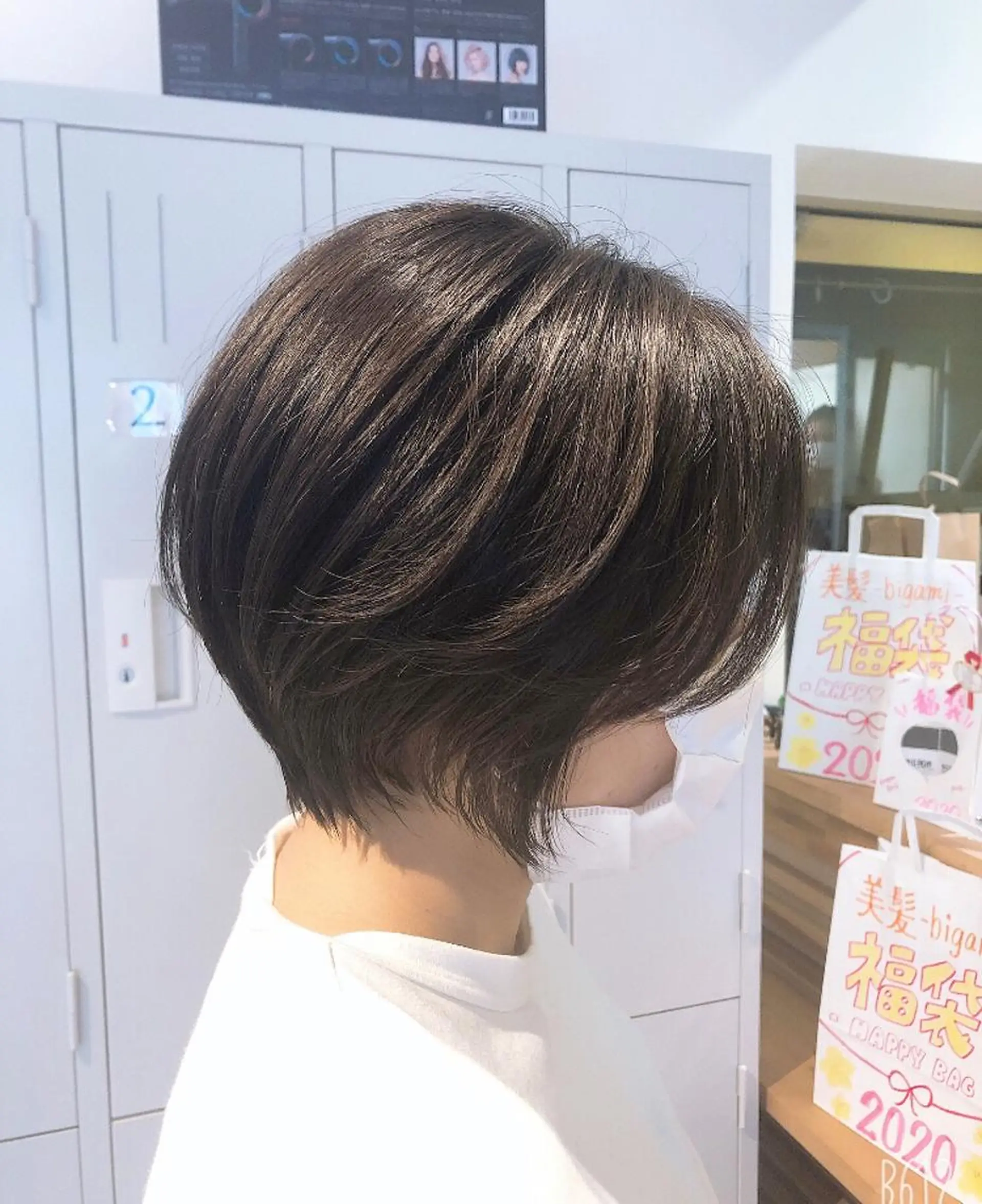 ショート esse大阪茶屋町店所属・レイヤーカット 新井田陽寿のヘアスタイル