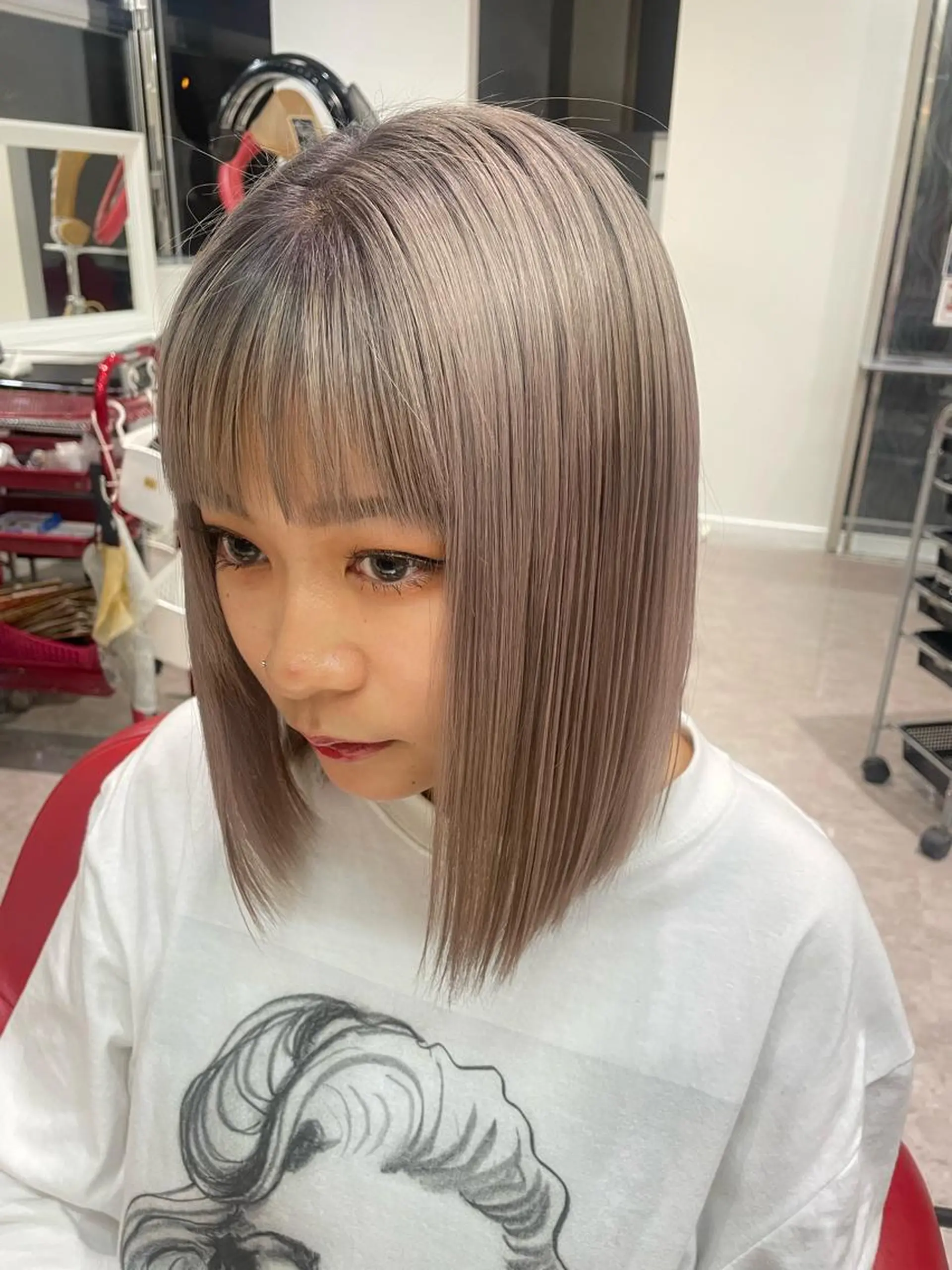 ミディアム カラー ブリーチ グレージュ トリートメント Merlyosaka所属・Merlyosaka 早川未来のヘアスタイル