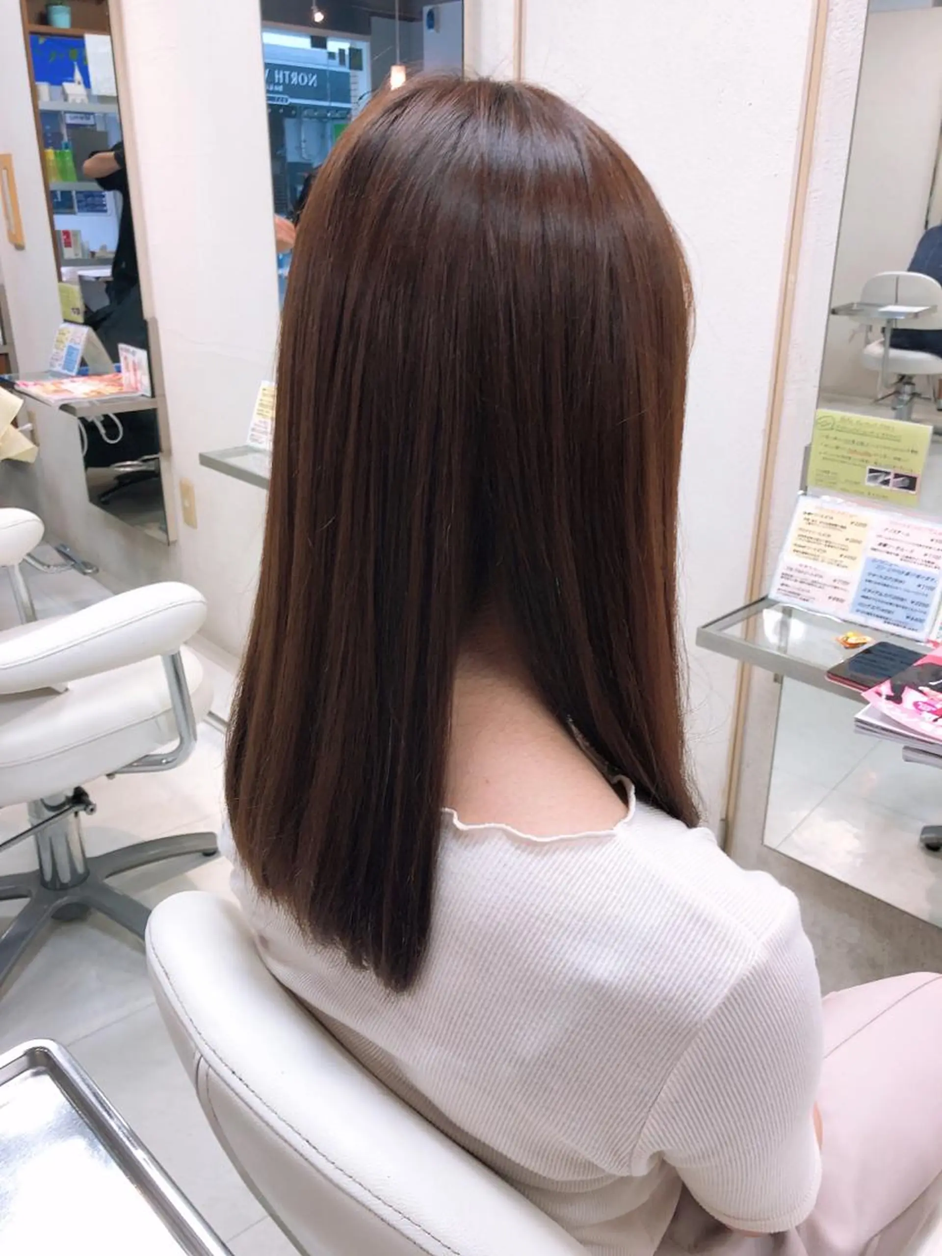 セミロング 阿部 美咲のヘアスタイル
