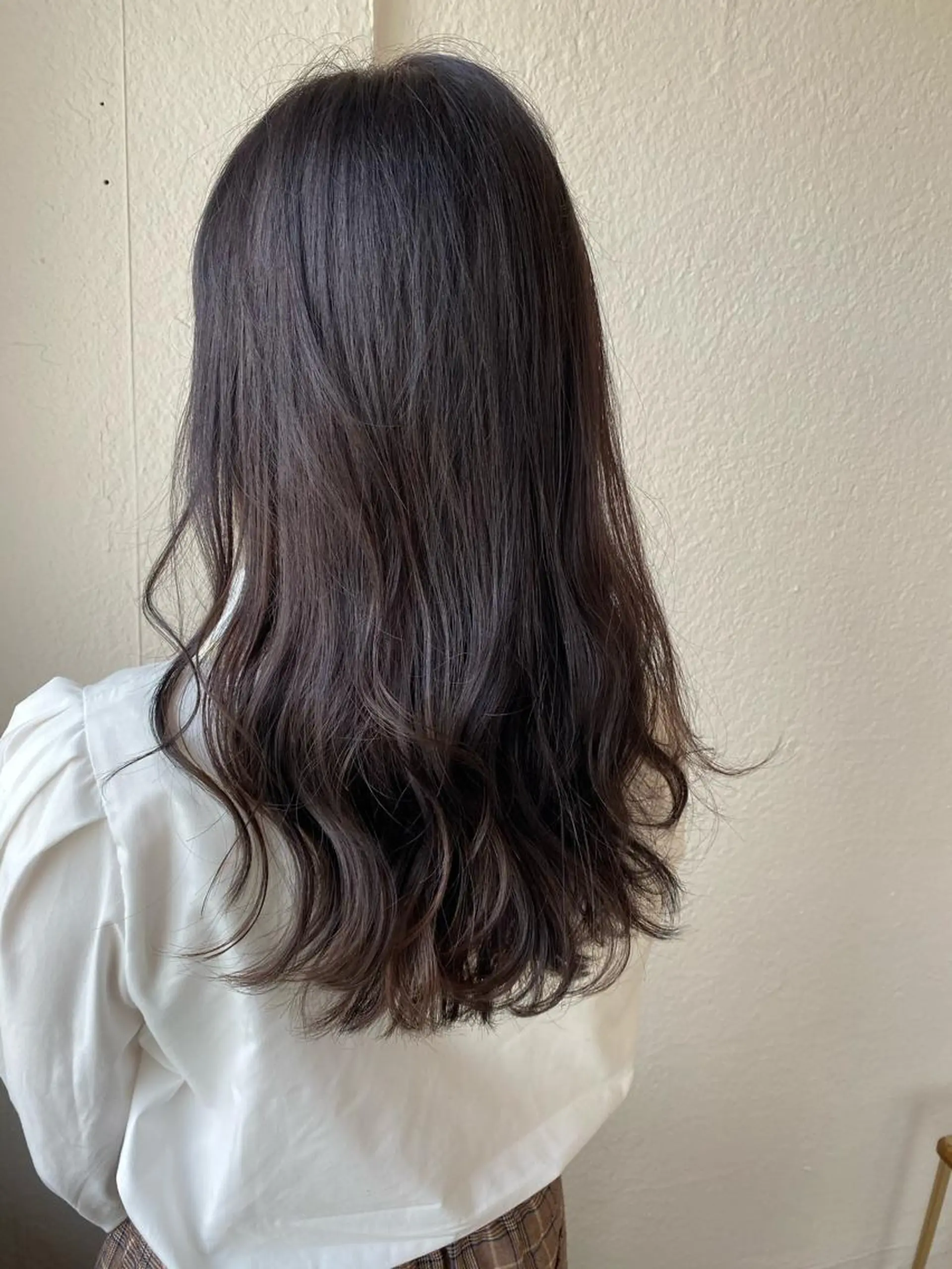 ロング カラー ブリーチ 透明感カラー グレージュ ラベンダーカラー ラベンダーグレージュ ヘアカラー トリートメント 入江 志穂のヘアスタイル