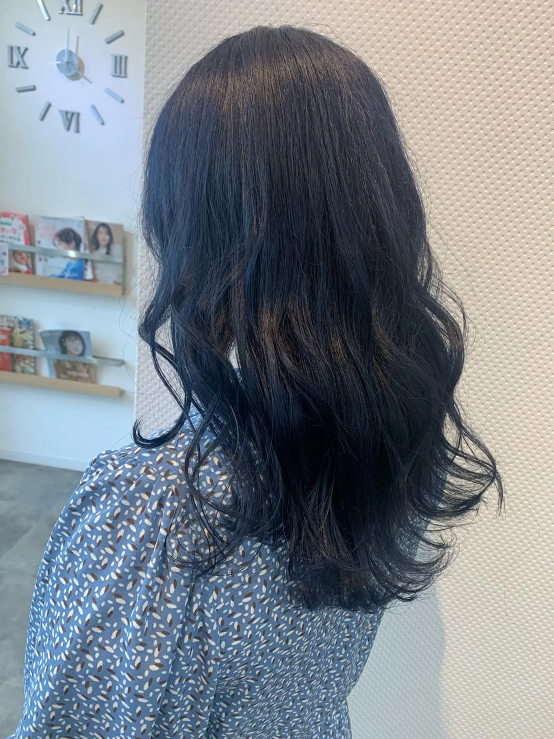 セミロング カラー ブルーカラー ネイビーカラー 透け感✨ダメージレス カラーHana🤍のヘアスタイル