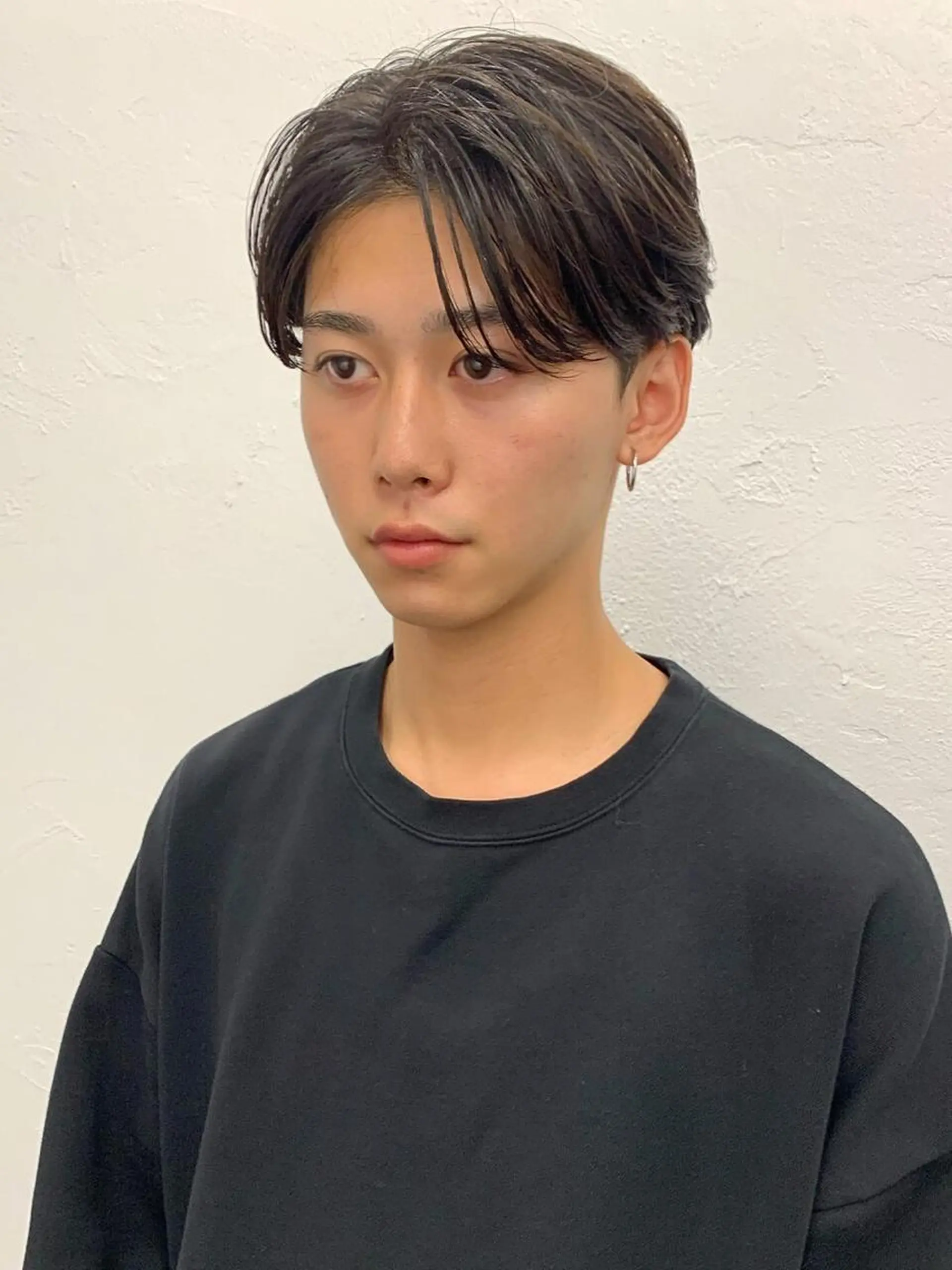 ショート カラー パーマ メンズ メンズバレイヤージュ メンズブリーチ センターパート フェードカット メンズハイライト スパイラルパーマ 🌐hina⭐️のヘアスタイル