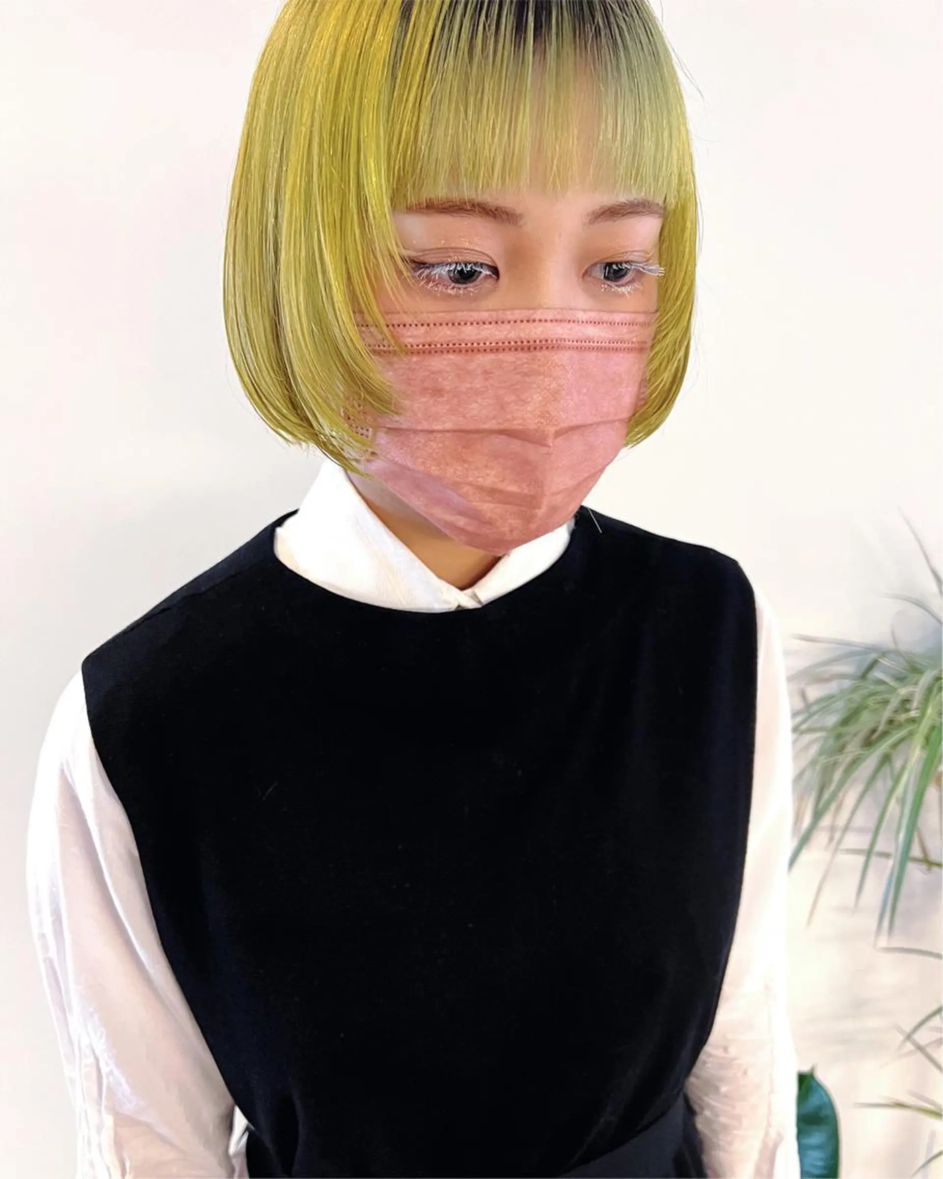 ショート カラー ハイトーンカラー ボブ 顔まわりレイヤー 顔周りカット レイヤーカット RAIMA ハイトーン/ベージュのヘアスタイル