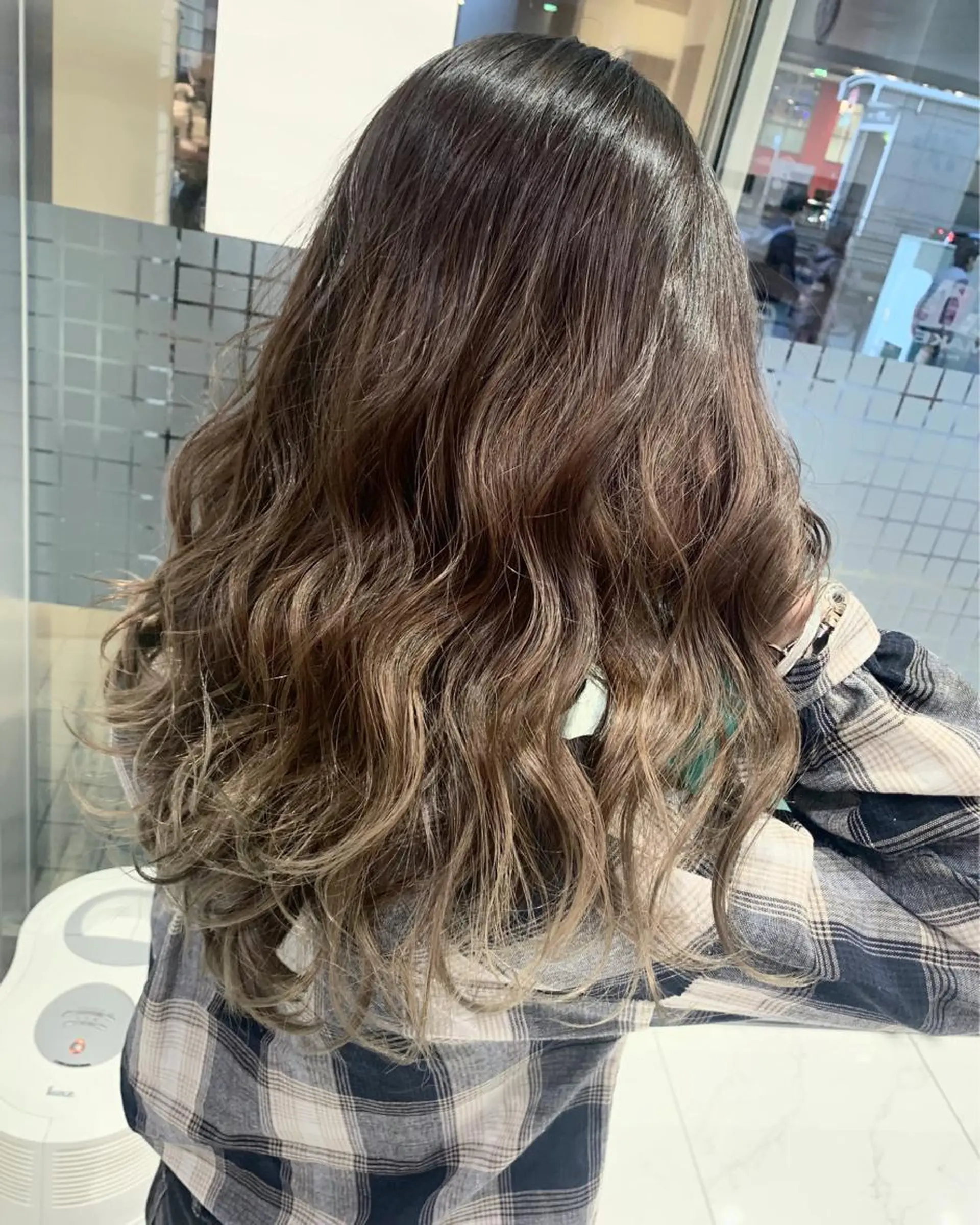 セミロング カラー バレイヤージュ レイヤーカット カット ヘアカラー N° jillva ♦️川端裕司♦️のヘアスタイル