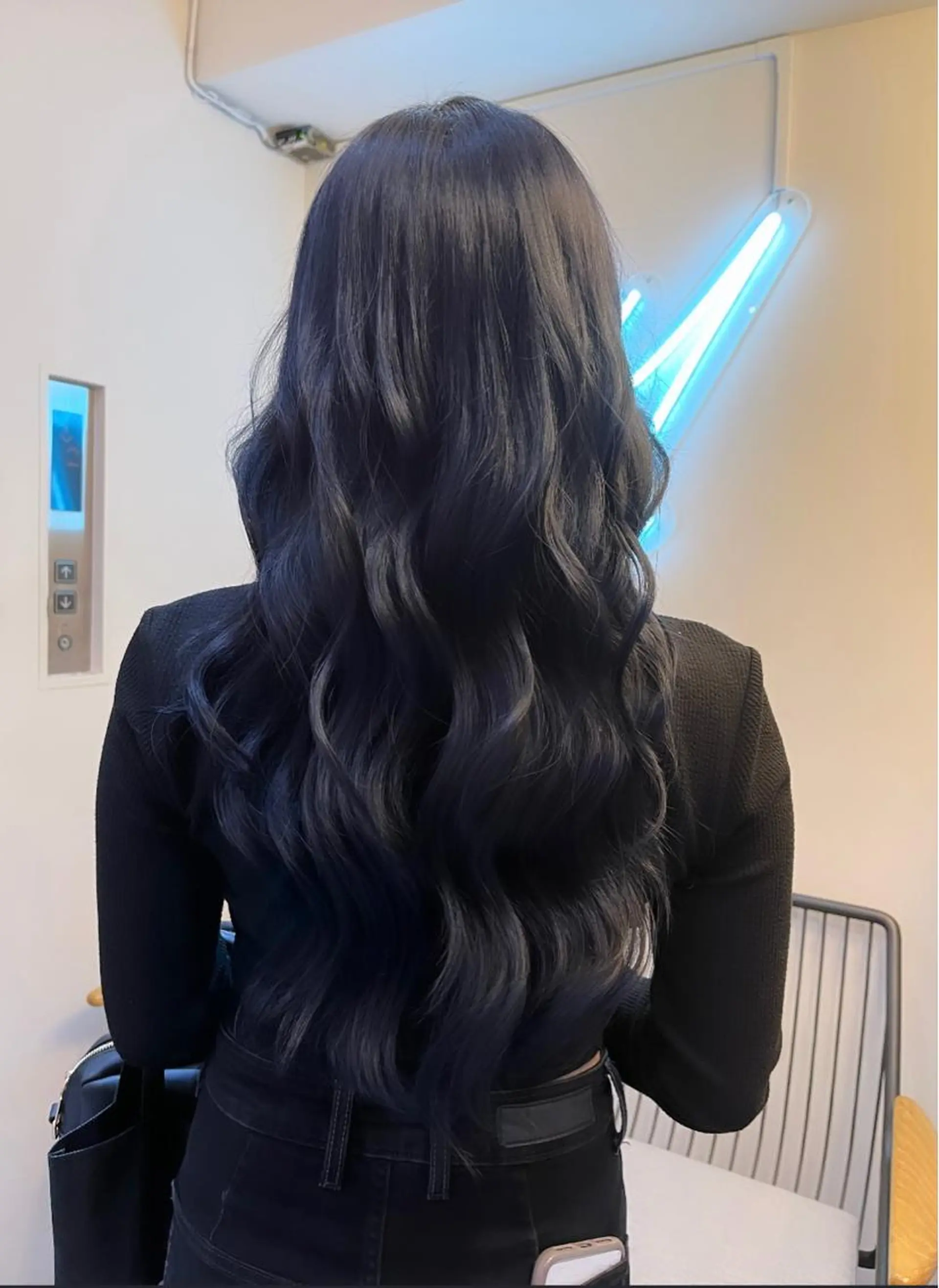 ロング カラー 黒髪 ブリーチ ブルーカラー ブルーブラック ヘアカラー ハイトーンカラー 🦋yuri🦋のヘアスタイル