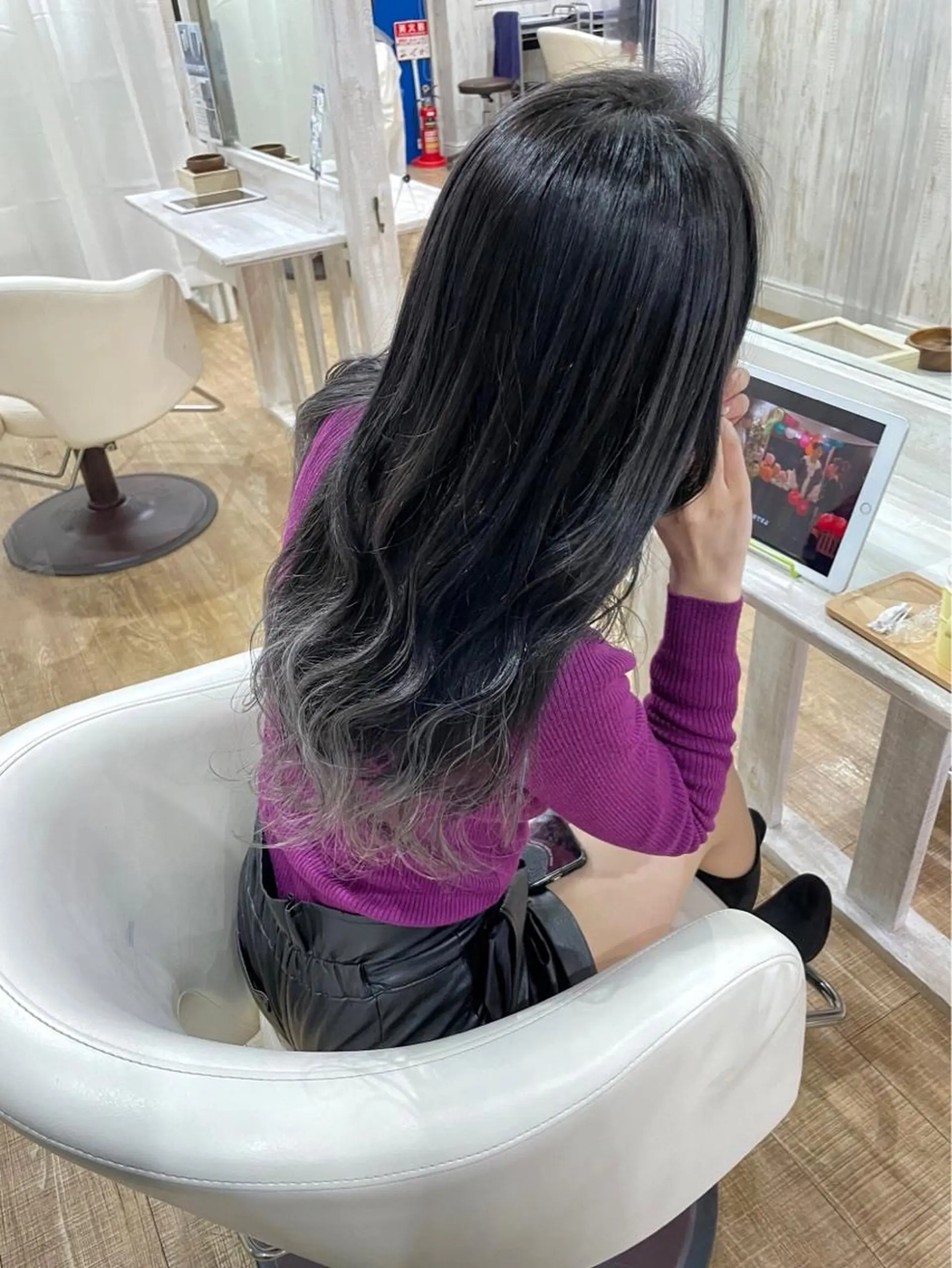 カラー white.所属・white.梅田 デザインカラー🦄のヘアスタイル