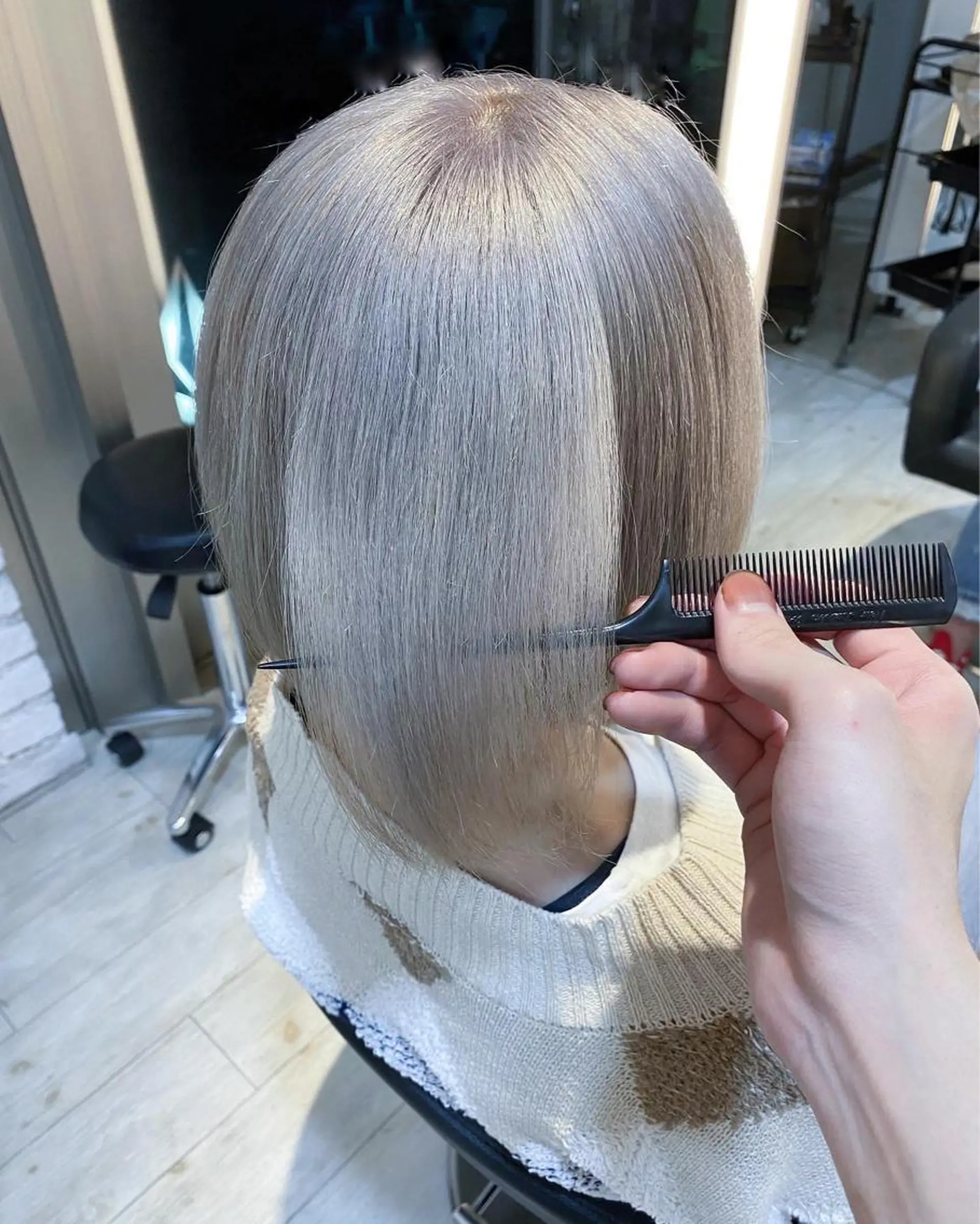 ショート カラー グレージュ ヘアカラー トリートメント 鈴木/ミルクティー/ ブリーチ/ボブ/のヘアスタイル