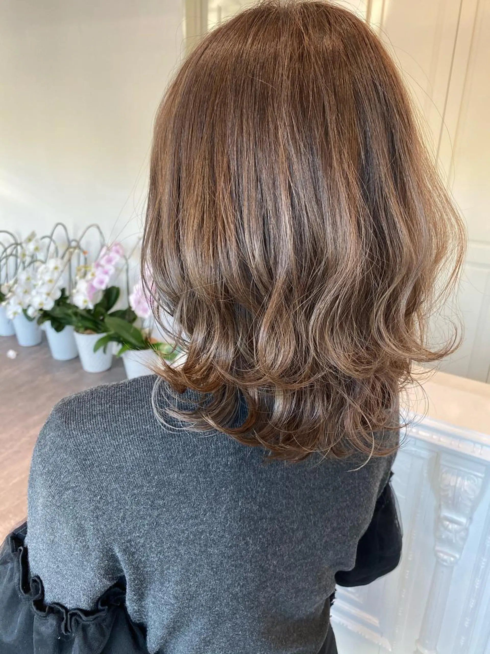 ミディアム カラー パーマ カット ヘアカラー トリートメント 成松 勇治のヘアスタイル