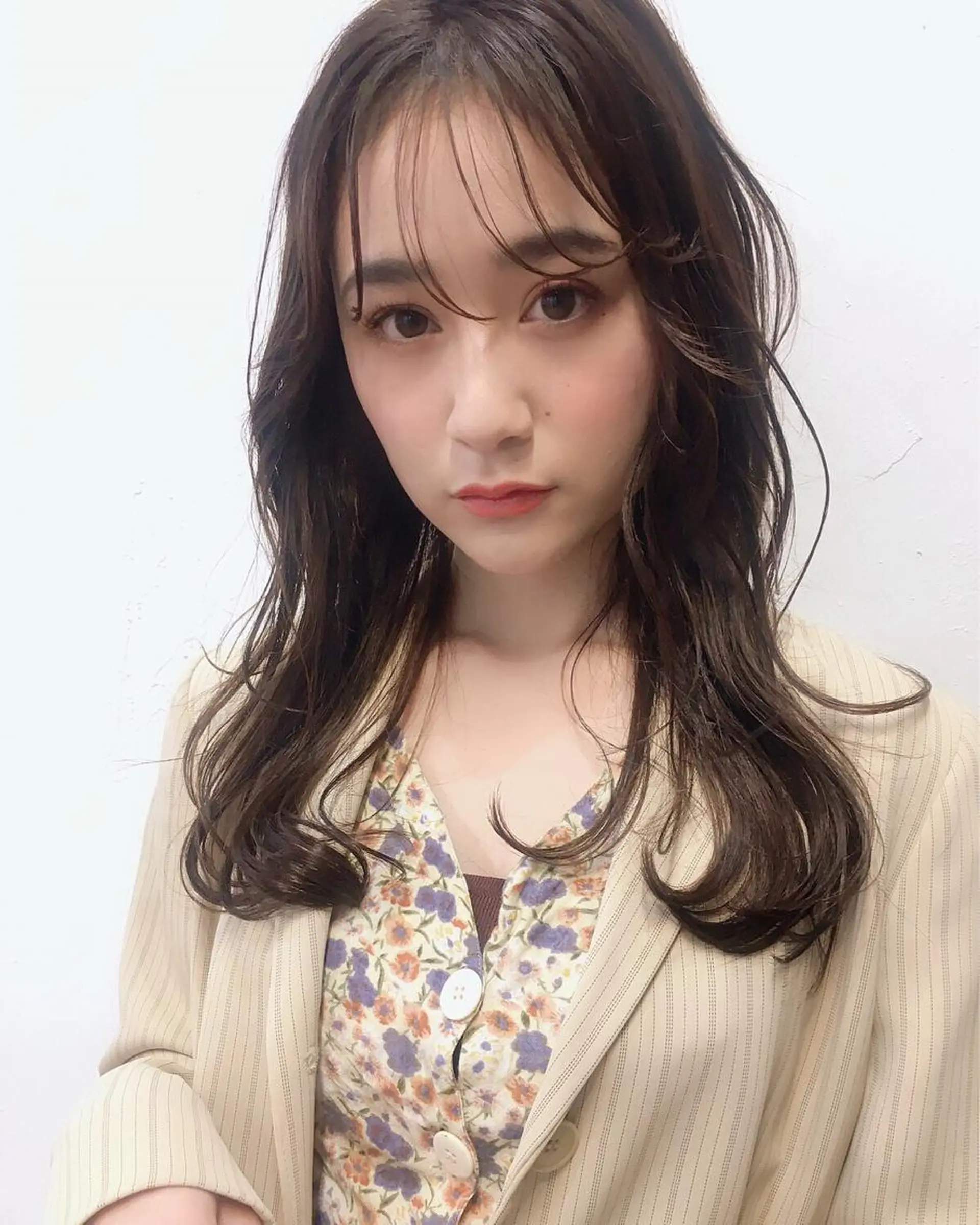 セミロング 鎌倉 彩のヘアスタイル