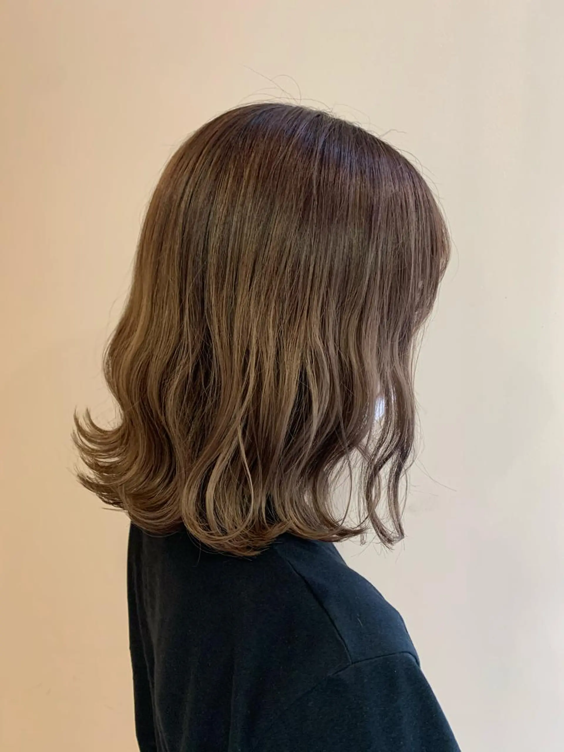 ミディアム カラー ベージュカラー ミルクティーベージュ ヘアカラー トリートメント 顔まわりカット✄ ベージュカラー🧸のヘアスタイル