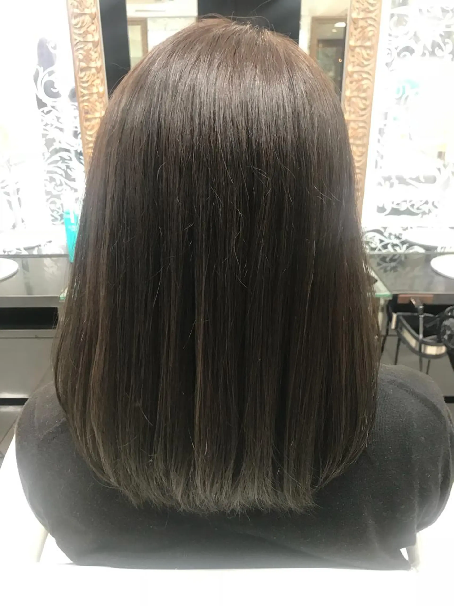 セミロング カラー 米良 志織のヘアスタイル