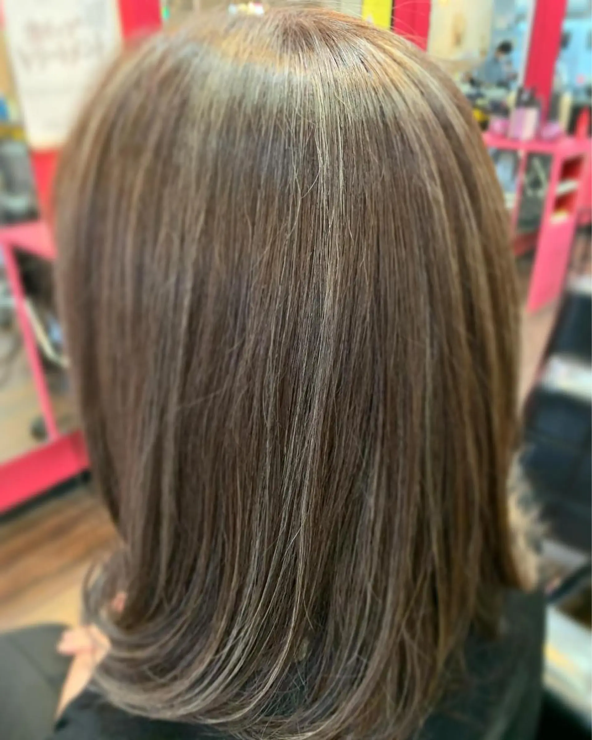 セミロング カラー ヘアアレンジ ハイライトカラー ハイライト 西尾 太郎のヘアスタイル