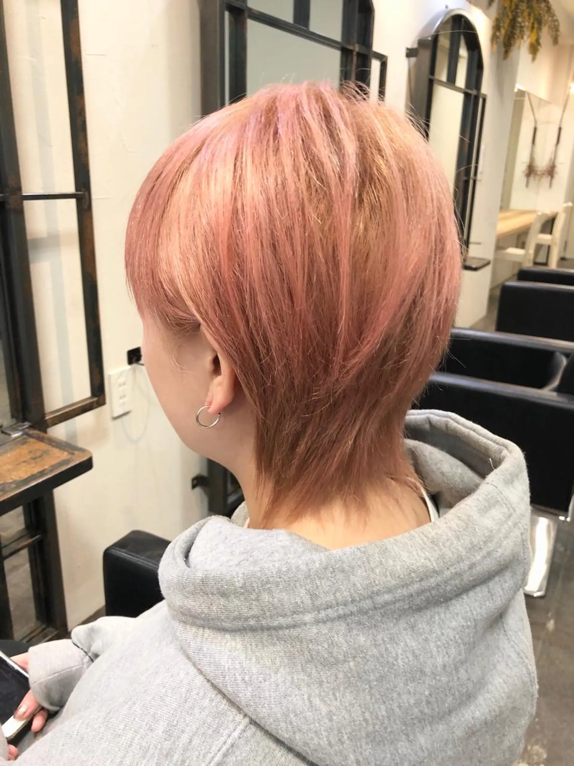 ショート カラー ブリーチ ピンクカラー ヘアカラー 千葉 郁也のヘアスタイル