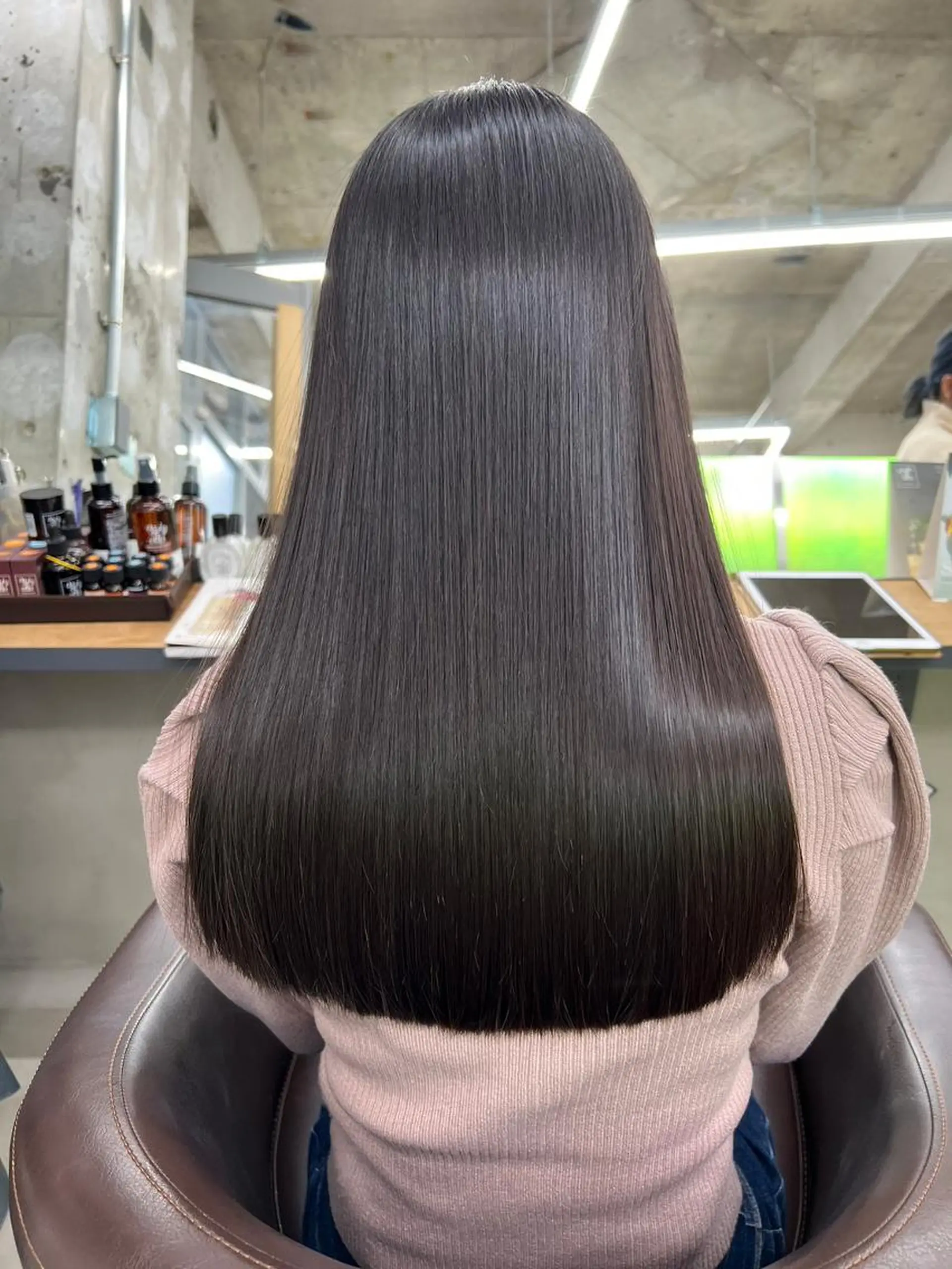 ミディアム カラー パーマ ヘアアレンジ ミディアムパーマ アディクシーカラー ベージュカラー ブリーチ ケアカラー ヘアケア特化型サロン newi 梅田のヘアスタイル