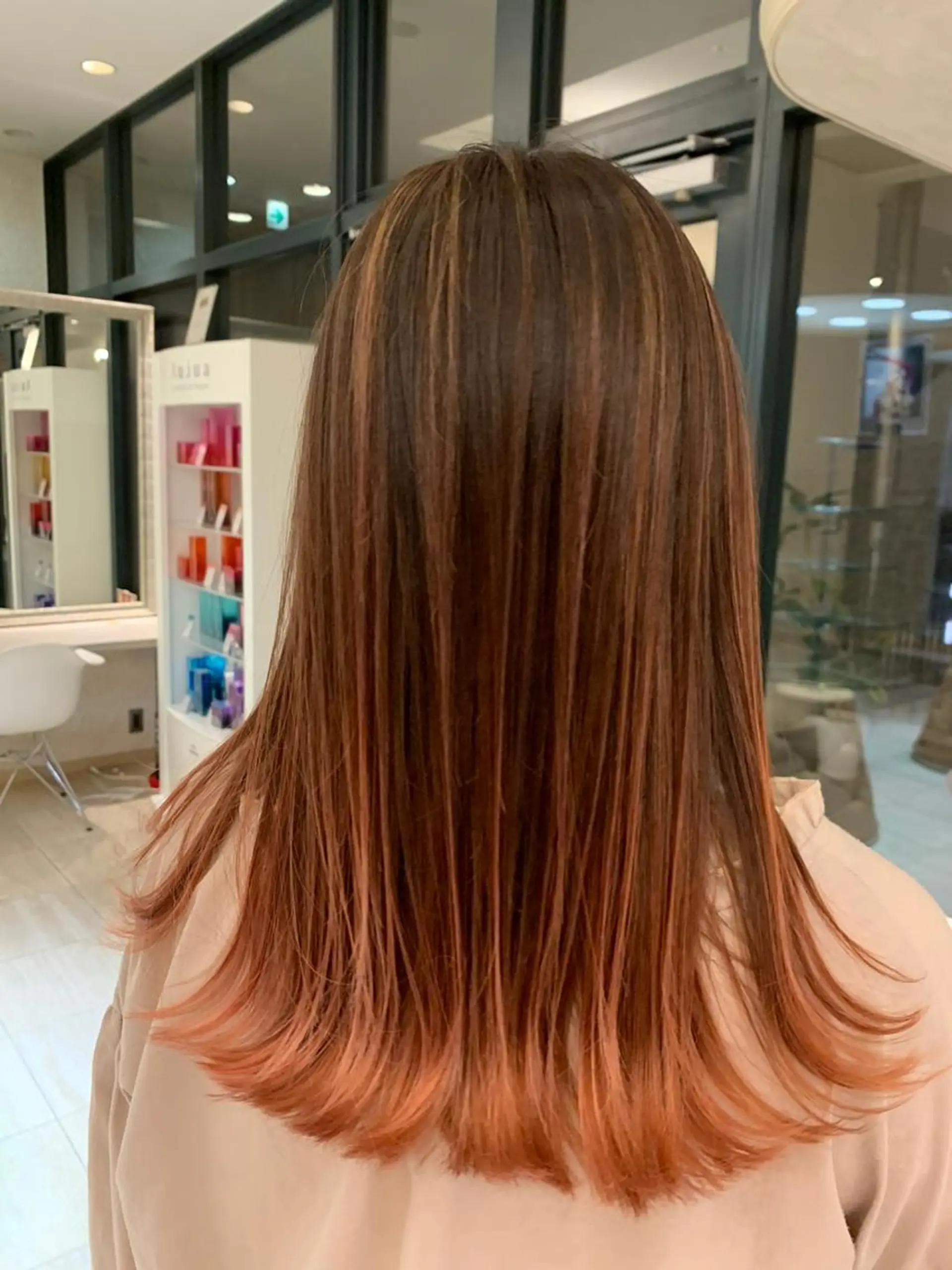 ミディアム カラー バレイヤージュ オレンジ レイヤーカット green所属・ヤクシジ レンのヘアスタイル