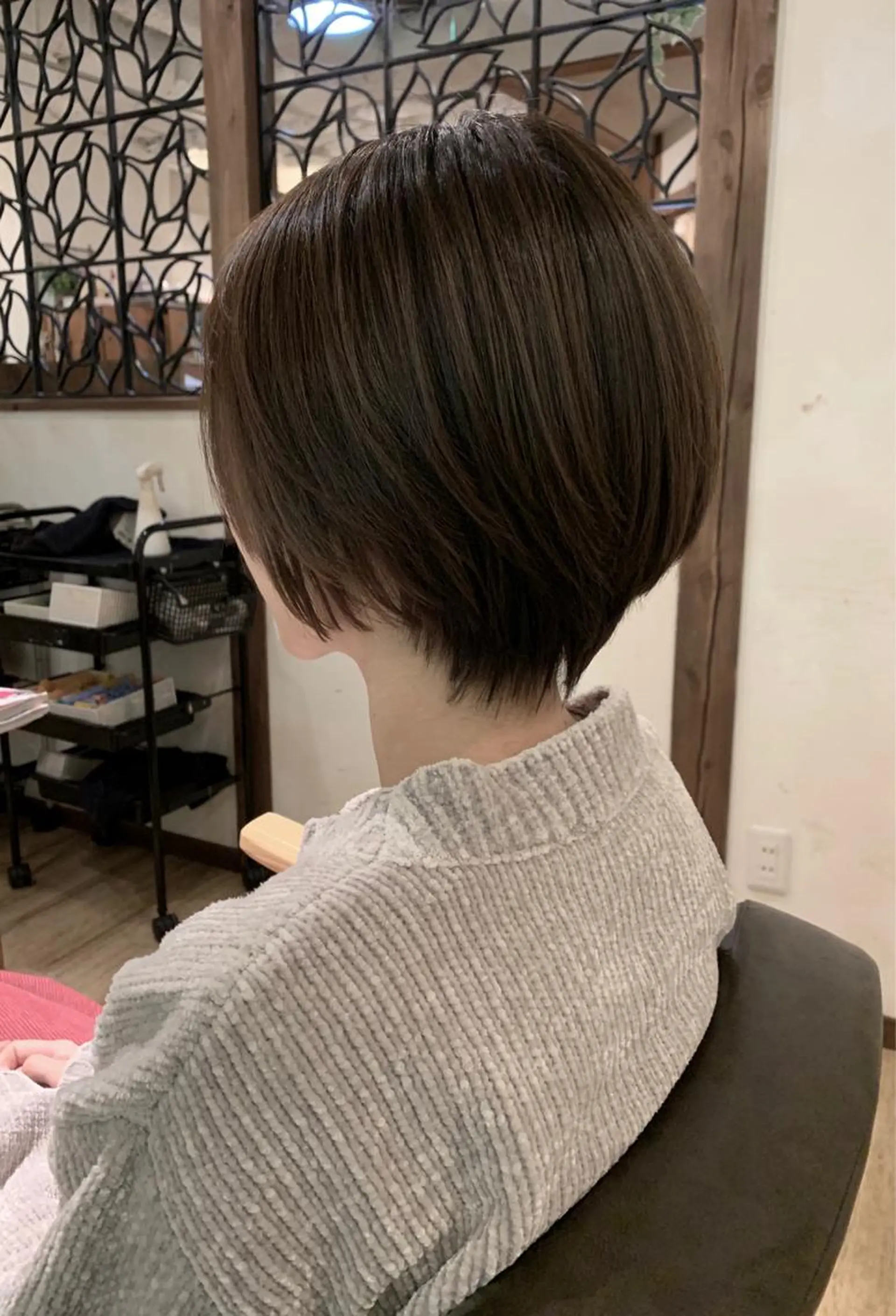 ショート カラー アッシュ ベージュカラー 透明感カラー イルミナカラー くびれヘア SALOWIN(サロウィン)広島並木通り所属・田村和範/似合わせ カラー/髪質改善のヘアスタイル