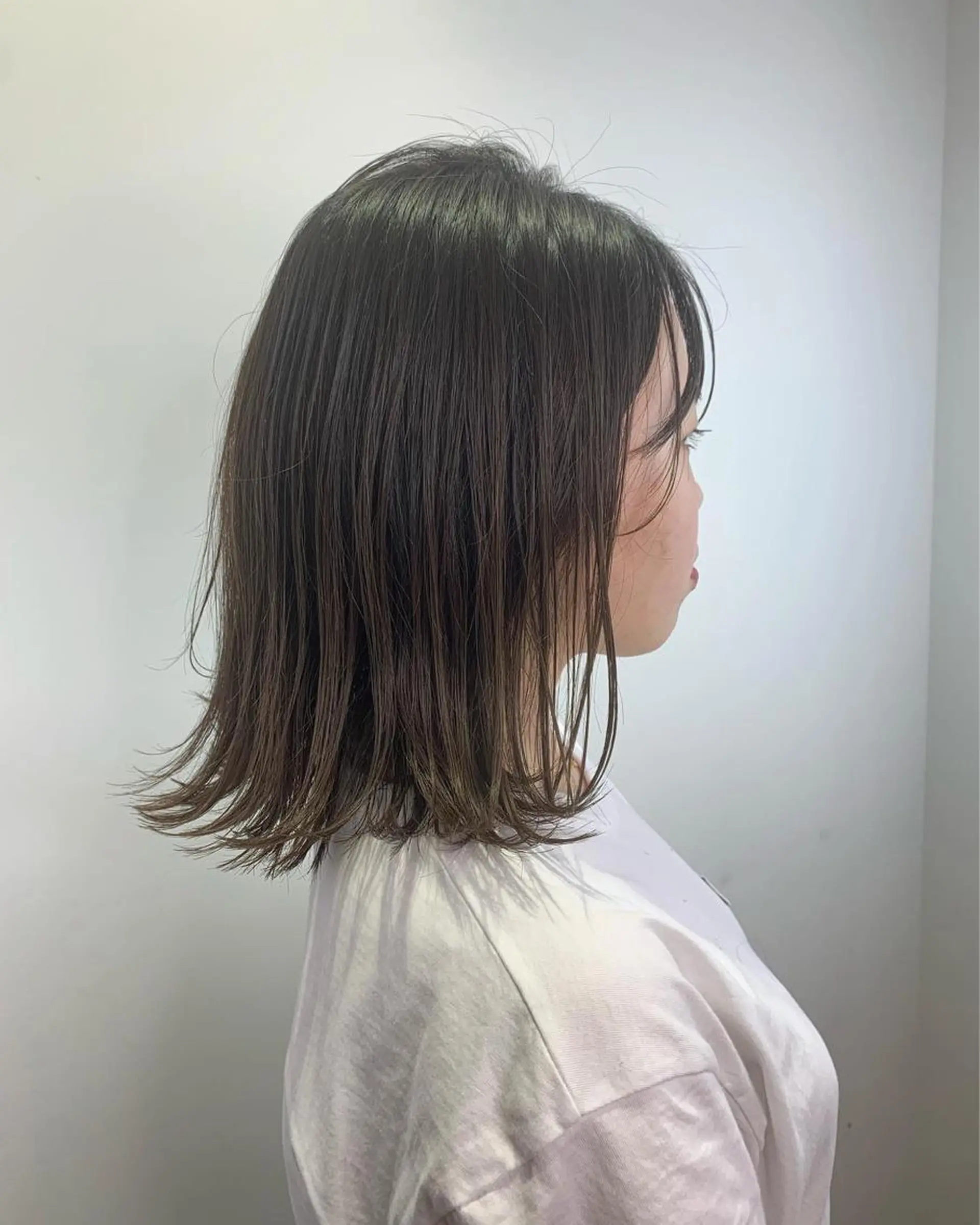 ミディアム カラー グレージュ カット ヘアカラー SALOWIN神戸三宮店所属・【美髪を叶える】中谷 彰宏（アキ)のヘアスタイル