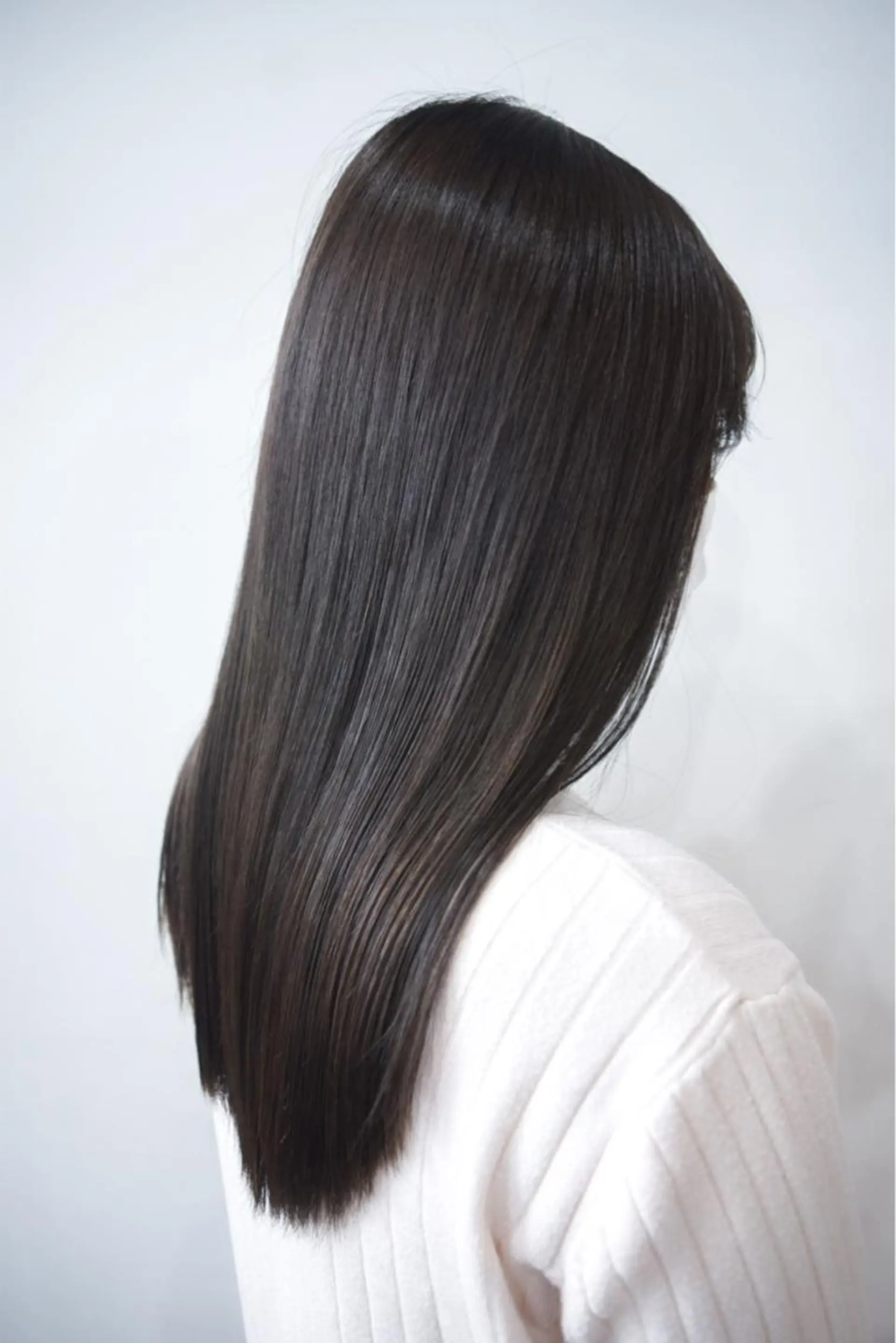 セミロング カラー グレージュ オリーブグレージュ オリーブグレー 髪質改善 ハイトーンカラー RYUのヘアスタイル