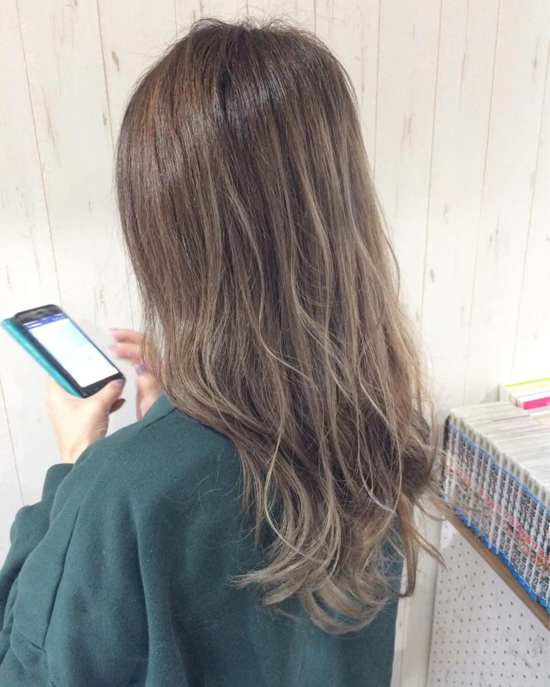 セミロング カラー グラデーションカラー 西川 敏夫のヘアスタイル