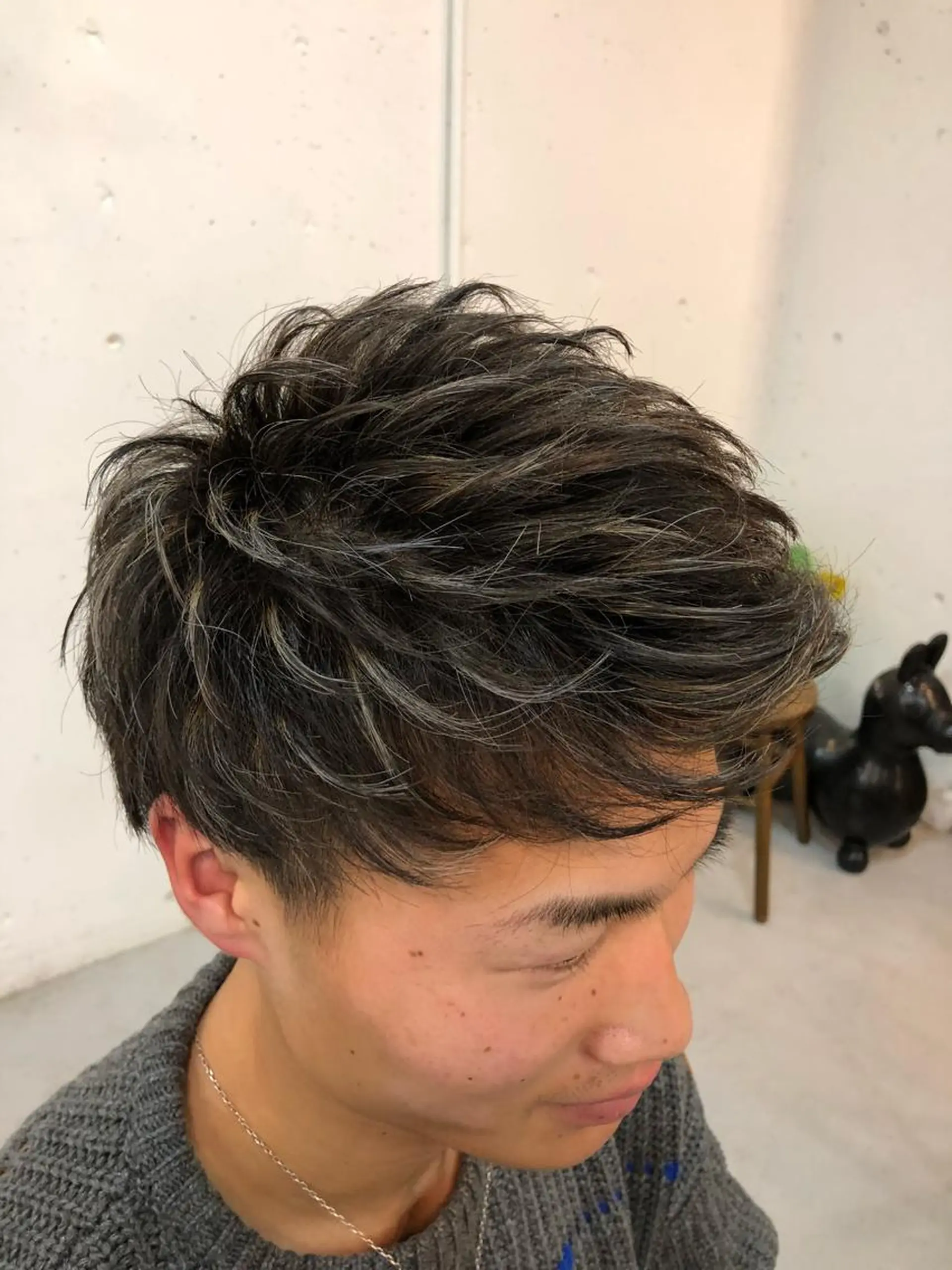 ショート カラー パーマ メンズ メンズハイライト メンズメッシュ ハイライトカラー メッシュ シルバー カット ヘアカラー Bro所属・佐藤 輝幸のヘアスタイル