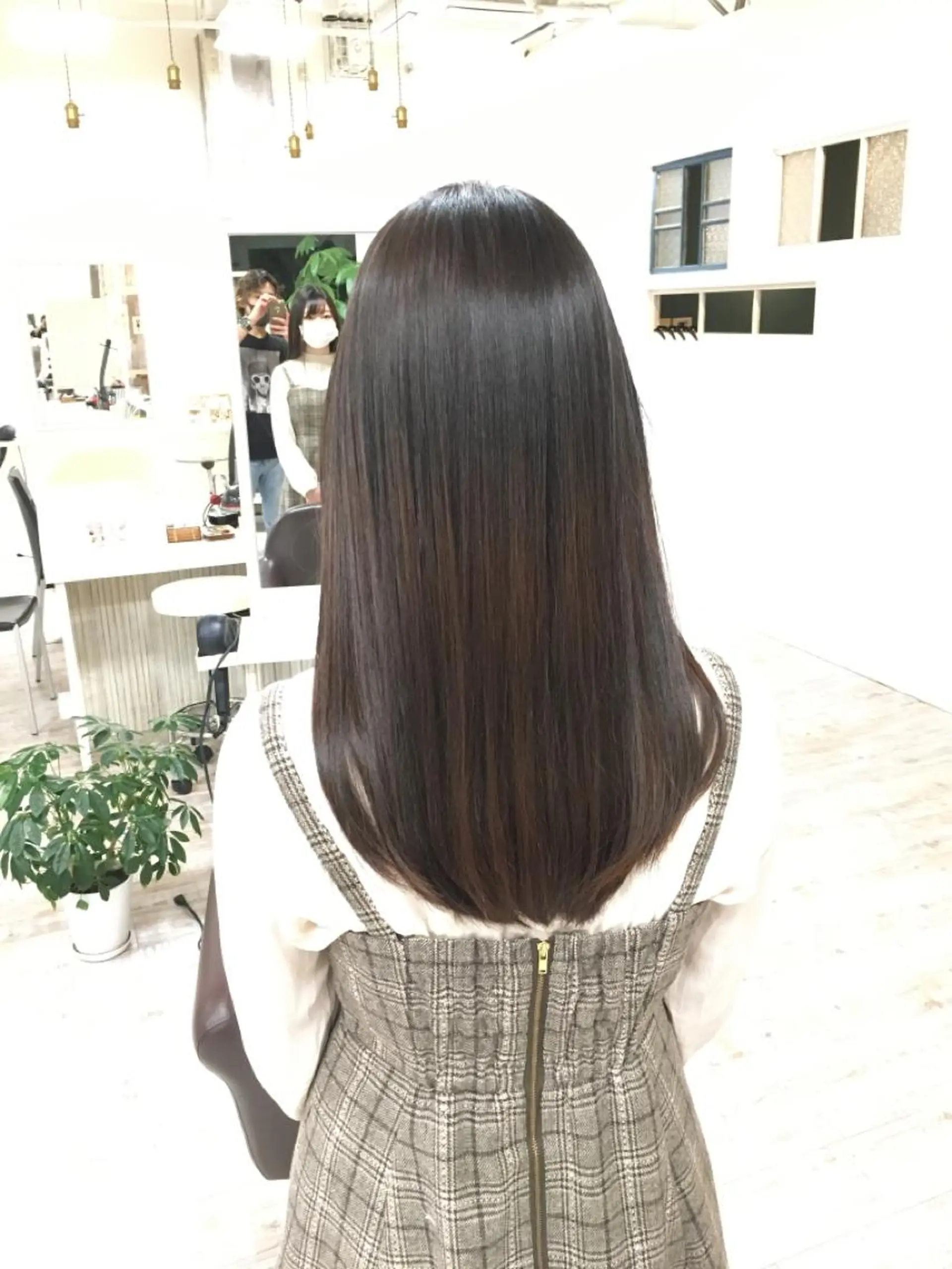 ロング Aile所属・酸性ストレート／カラ ー/山下高明のヘアスタイル