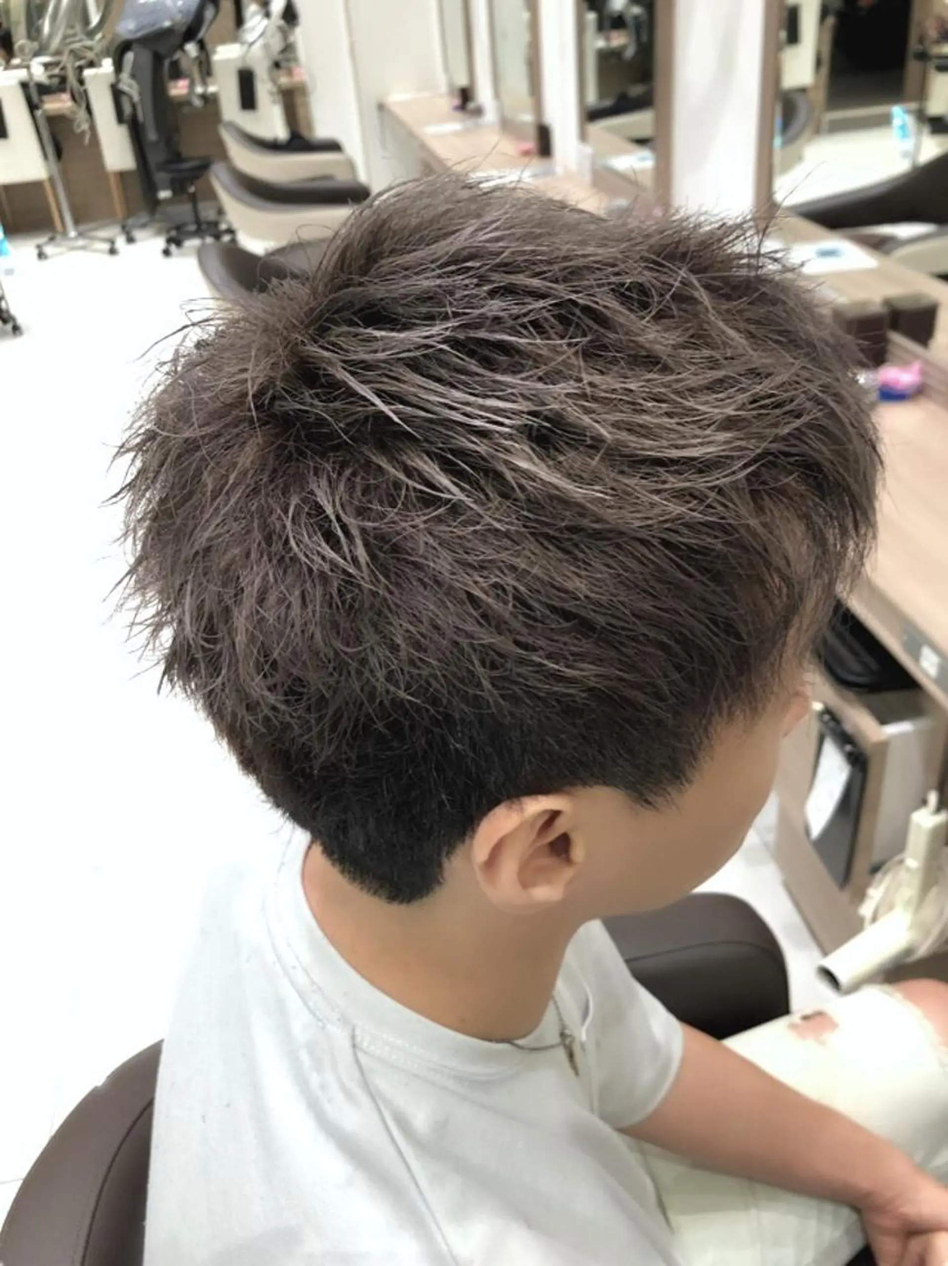 カラー メンズ 透明感カラー ダブルカラー グレージュ ヘアカラー トリートメント 宮林　努 / Ash 日野店のヘアスタイル