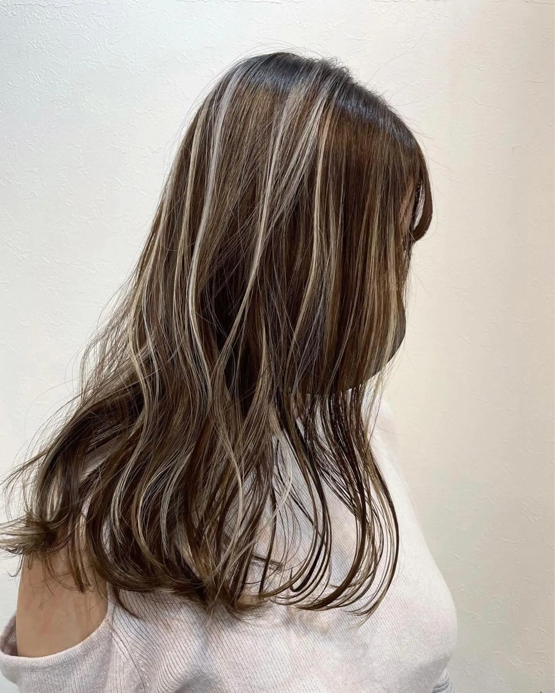 セミロング カラー ヘアカラー トリートメント ryu ハイライト 🐻❄️🖤のヘアスタイル