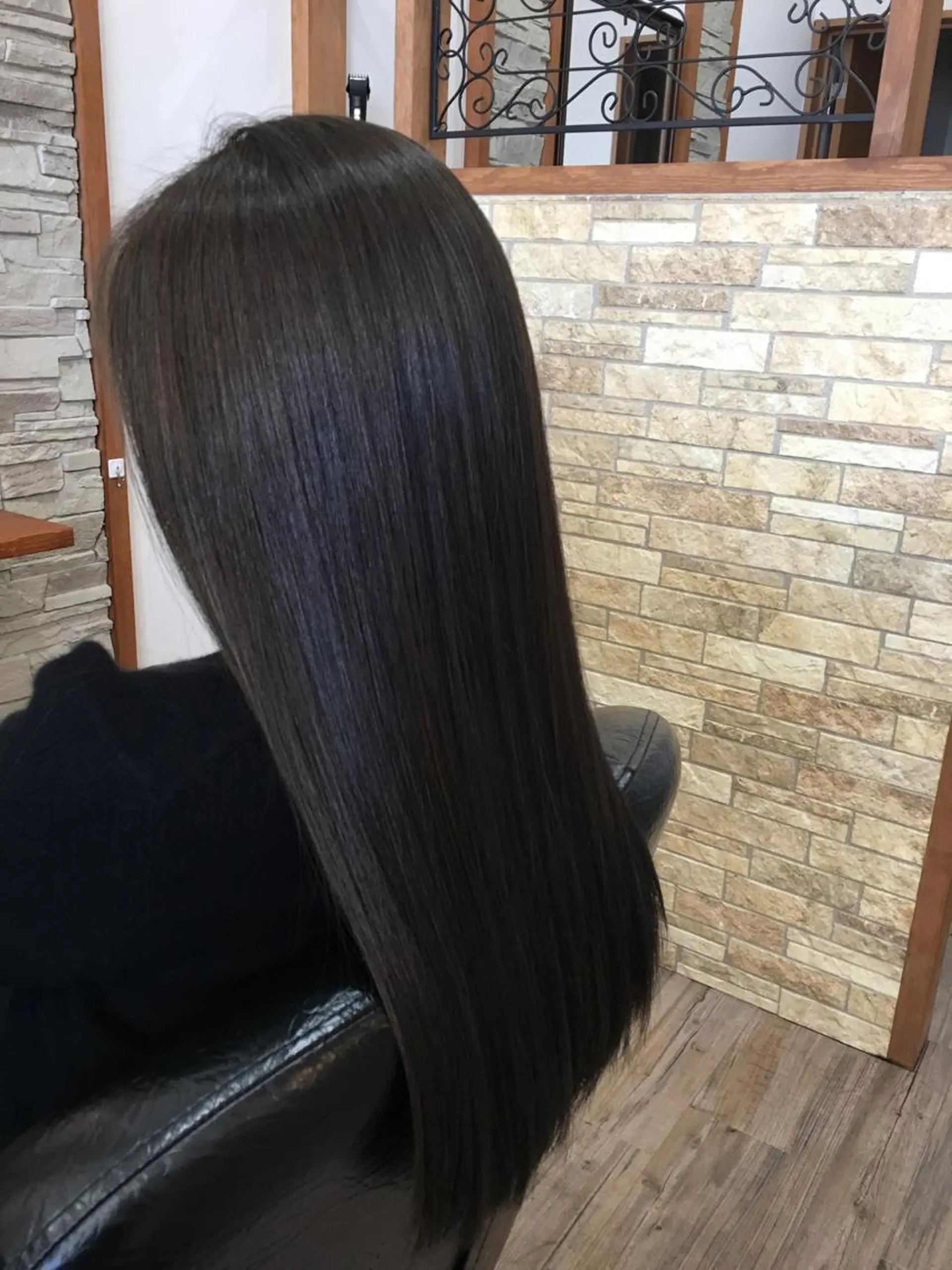 ロング カラー ダークグレー ダークグレージュ グレージュ 縮毛矯正 hair salon el soluz所属・山岡 秀規のヘアスタイル