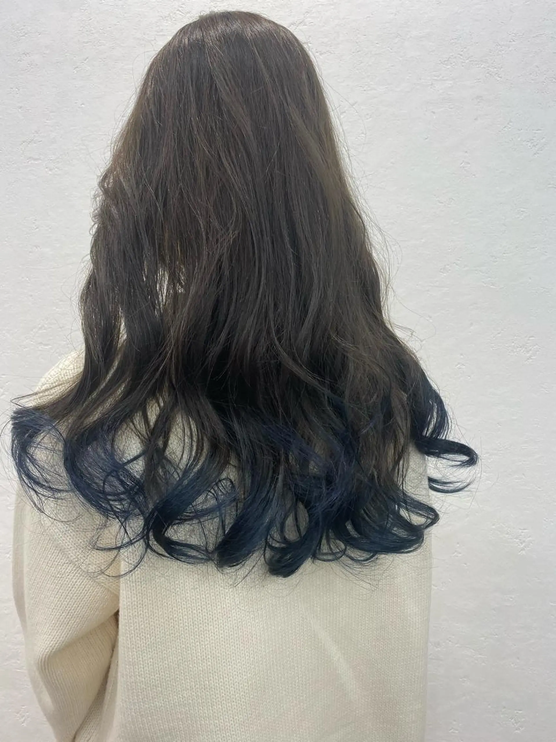 ロング カラー オリーブ/アッシュ やわらか透明感カラーのヘアスタイル