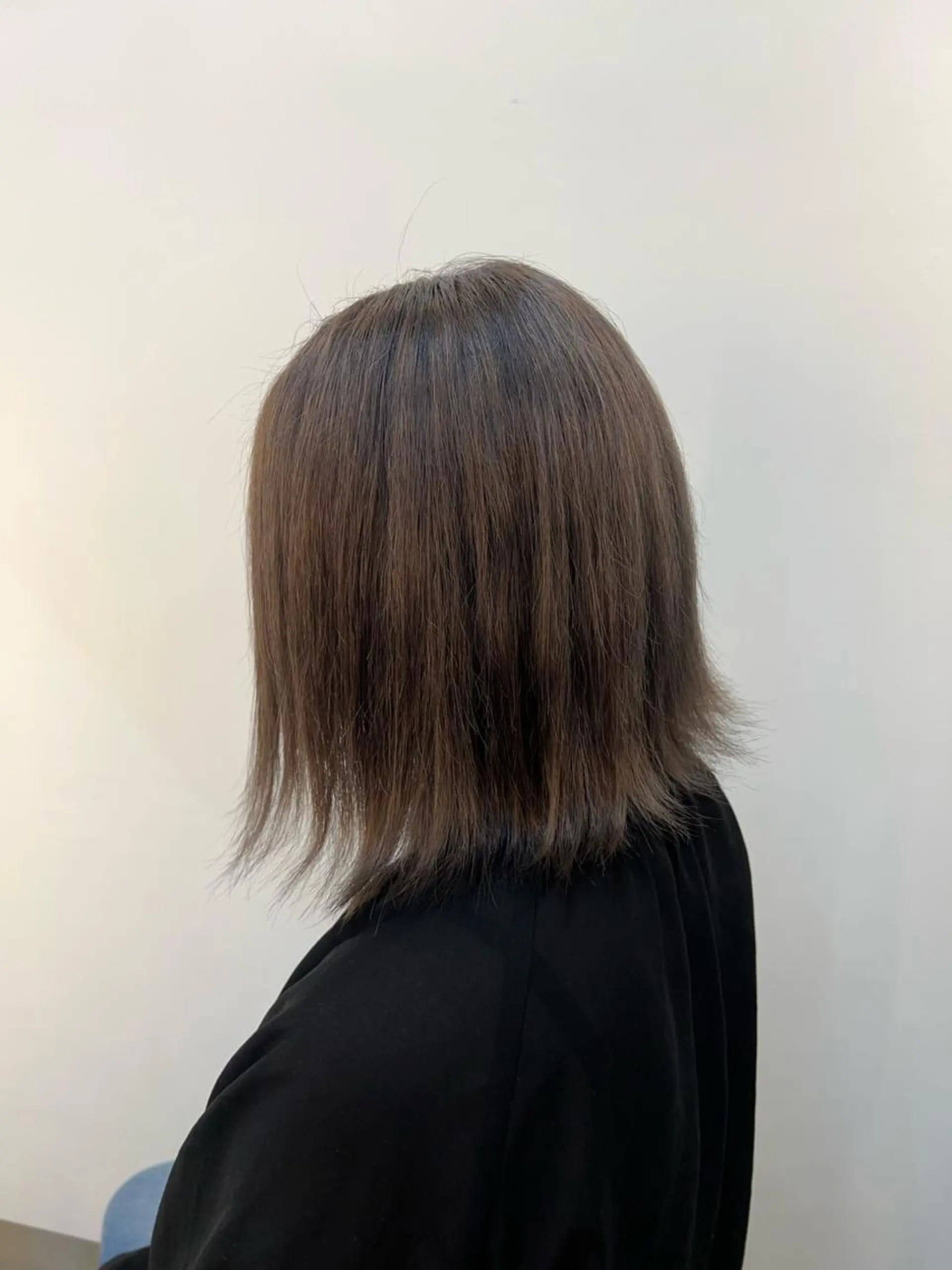 ミディアム カラー グレージュ 丸田 美沙希のヘアスタイル