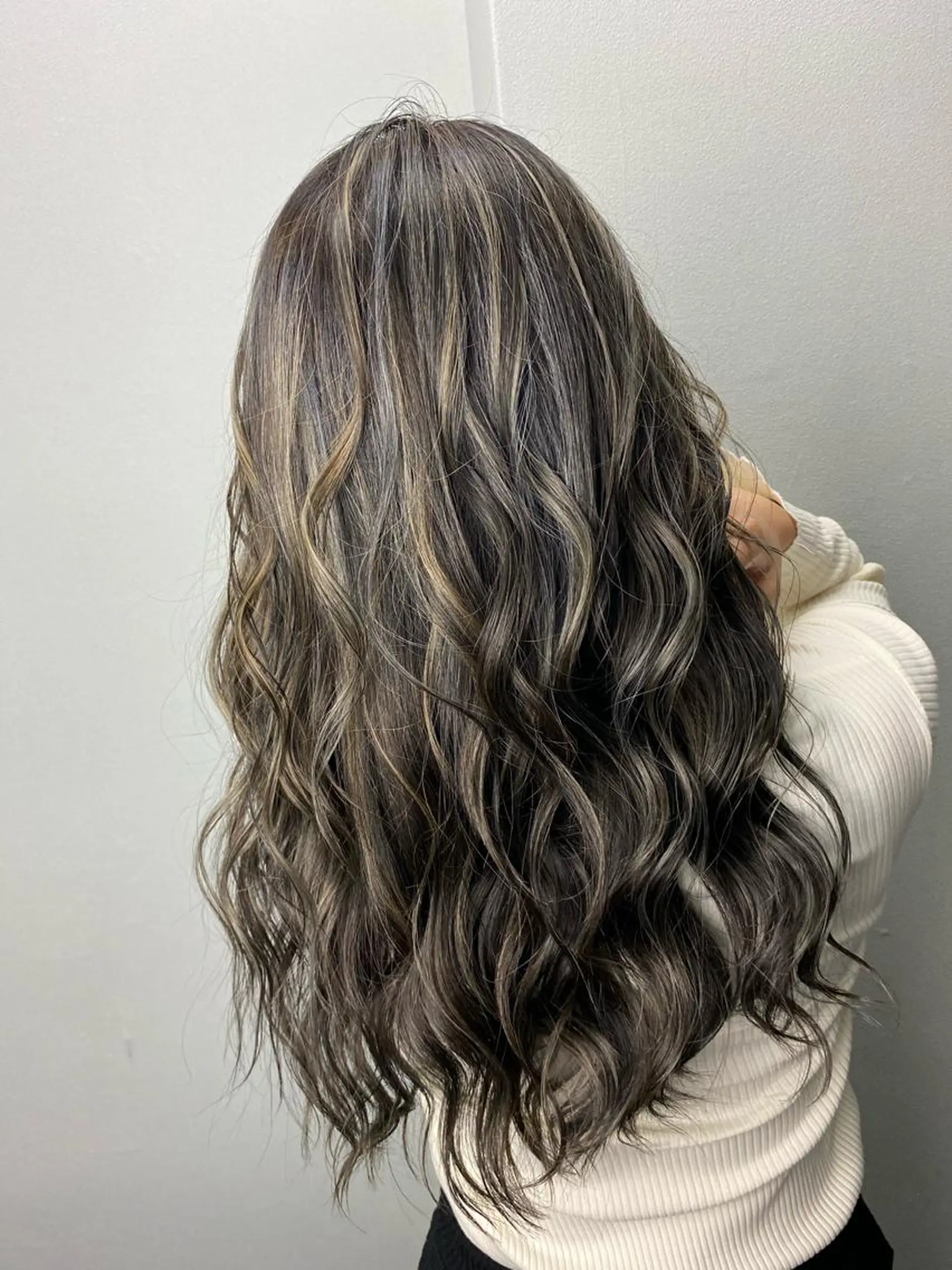 ロング カラー ヘアアレンジ ハイライトカラー ハイライト ブリーチ特化型✂️ ハイトーンカラー👨のヘアスタイル