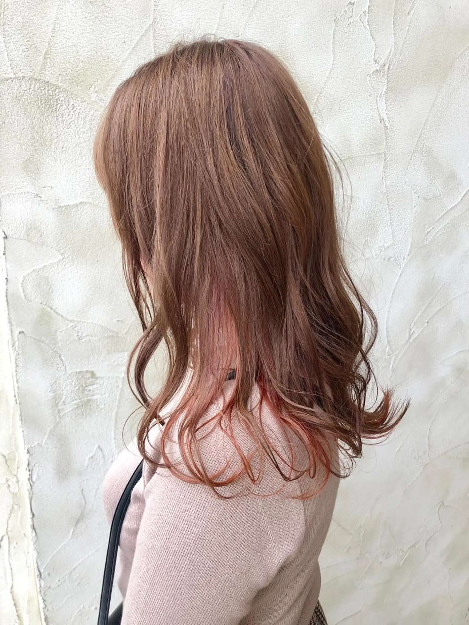 セミロング カラー インナーカラー オレンジ 岩田 萌那のヘアスタイル