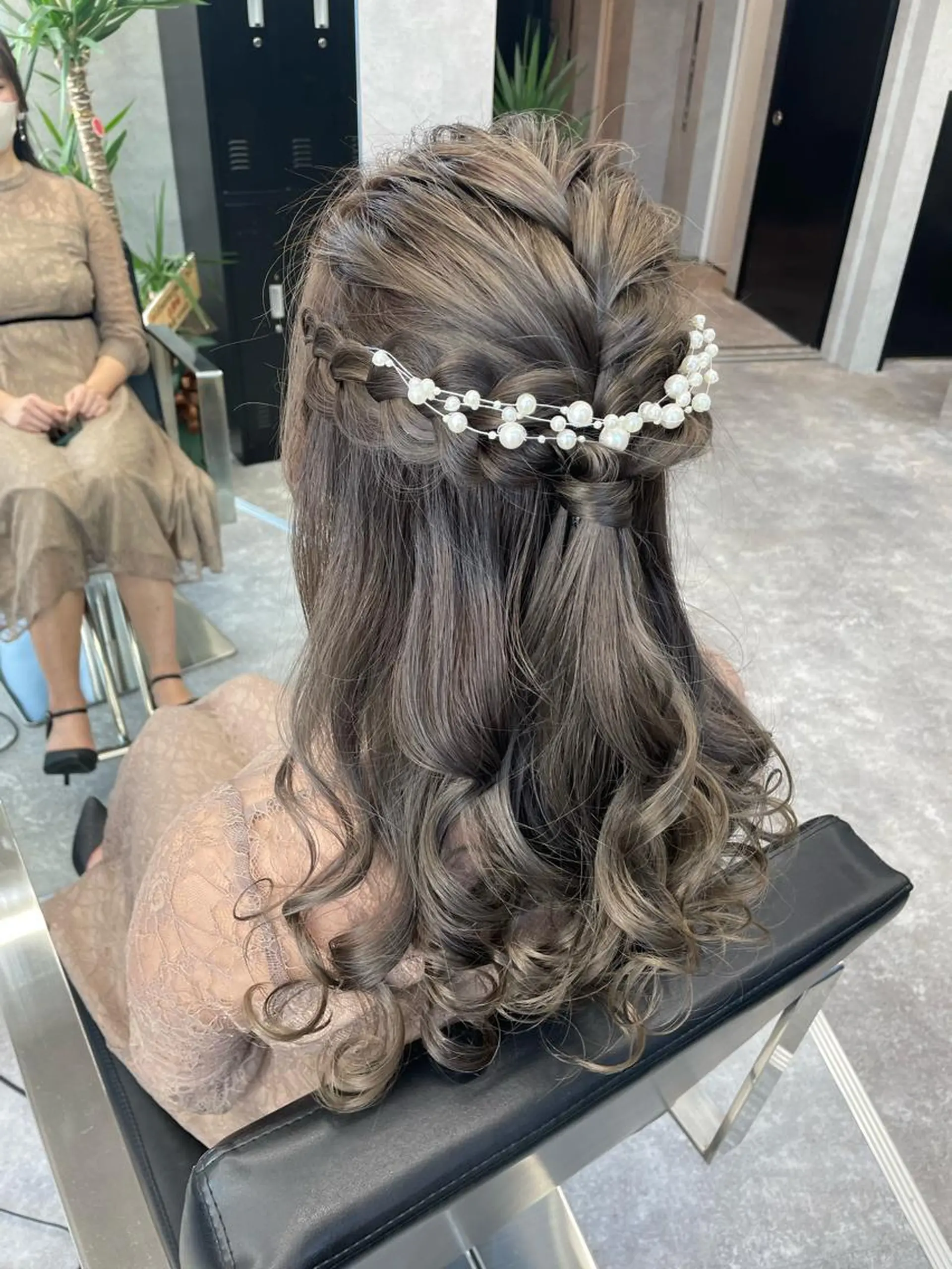 ロング カラー ヘアアレンジ 口コミ高評価✨ 安達ももかのマツエク・マツパデザイン