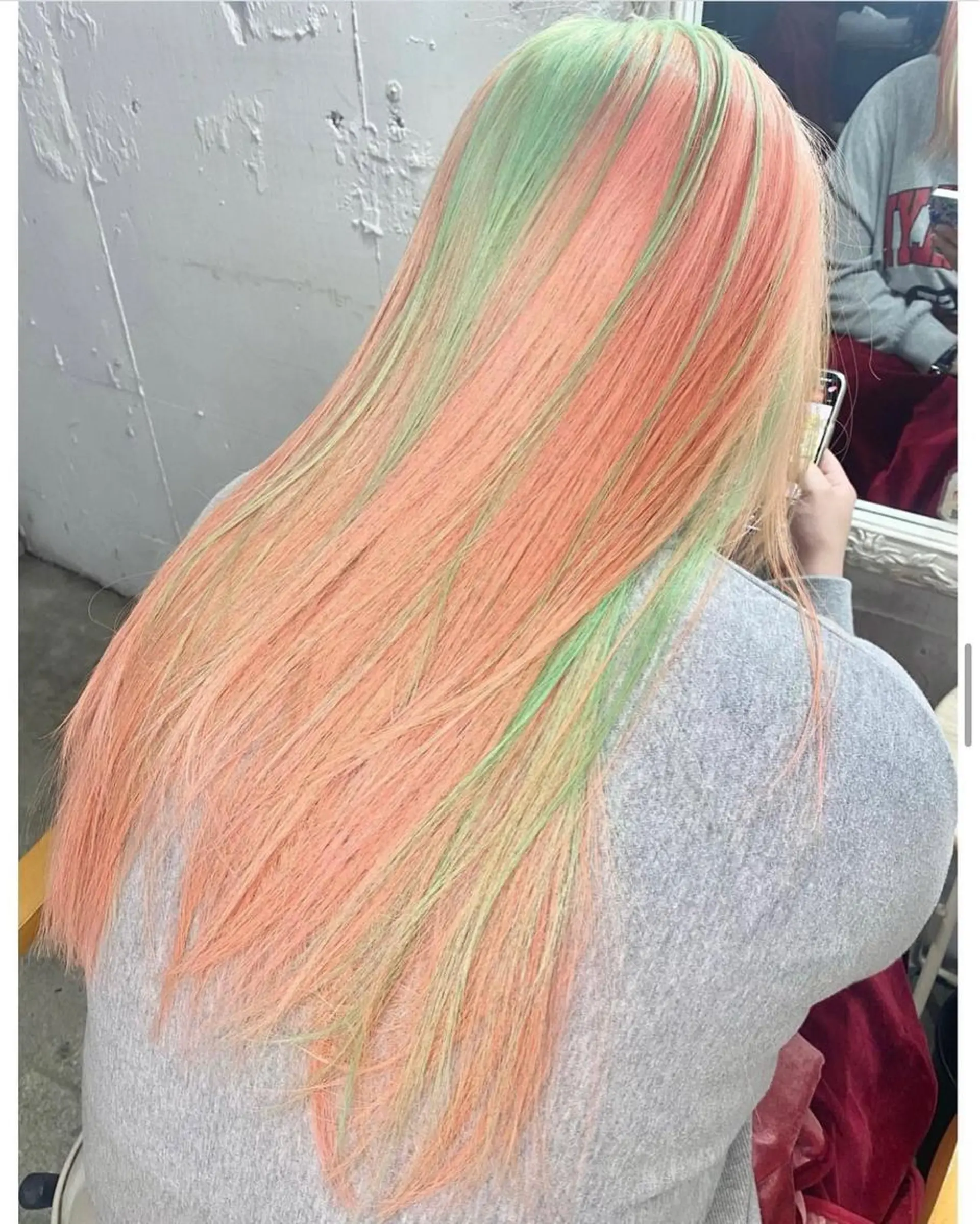 ロング カラー ブリーチ メッシュ ピンクカラー GARU-ガル-所属・TSUNO🦖 派手髪/オタク美容師のヘアスタイル