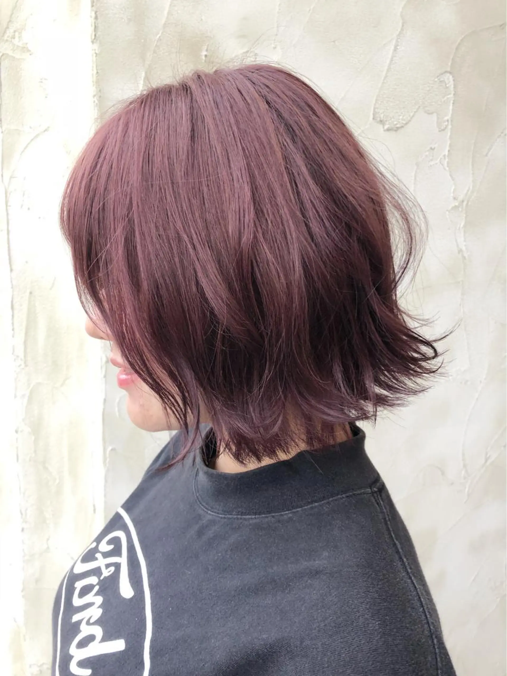 ミディアム カラー ピンクカラー カット ヘアカラー パーマ 岩田 萌那のヘアスタイル