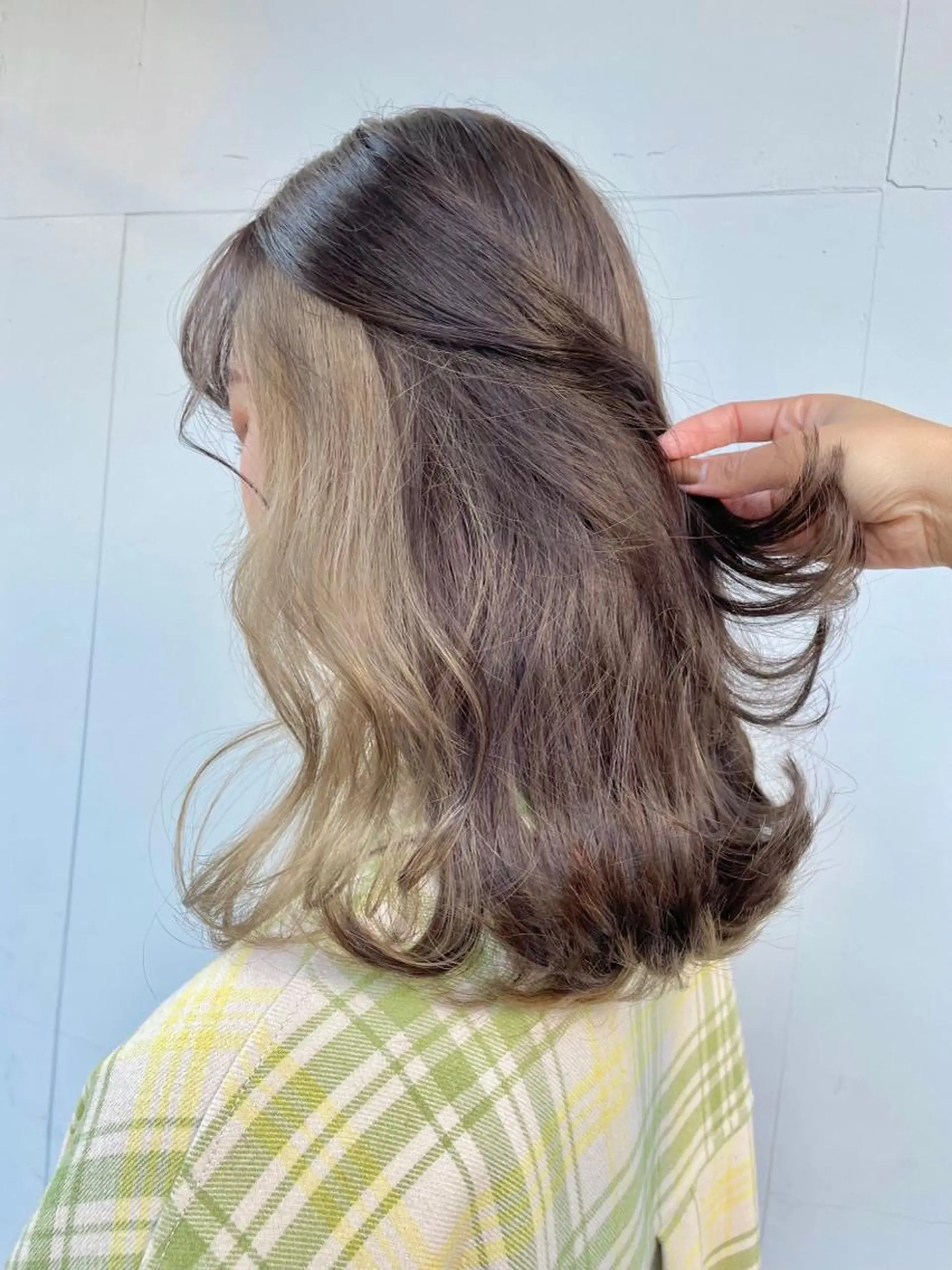 セミロング カラー アディクシーカラー ベージュカラー ブリーチ ケアブリーチ ダブルカラー ヘアカラー 藤澤 夏実/インナーカラーのヘアスタイル