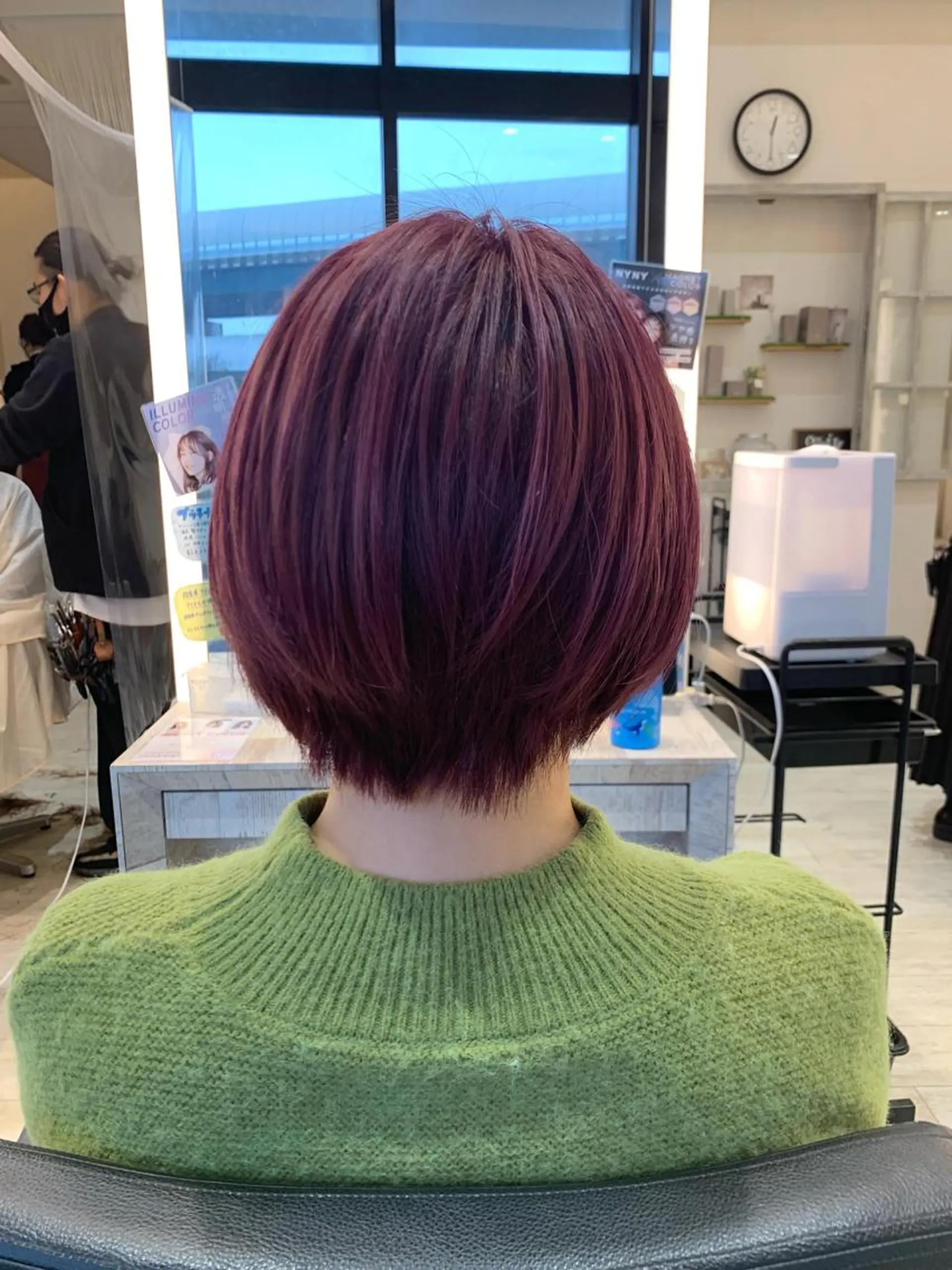 ショート カラー ブリーチ レイヤー／パーマ 西山賢志のヘアスタイル