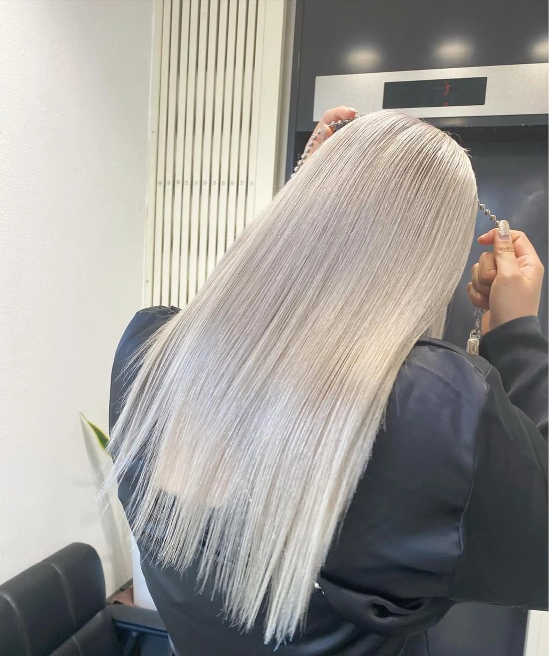 セミロング カラー GiseL アンリのヘアスタイル