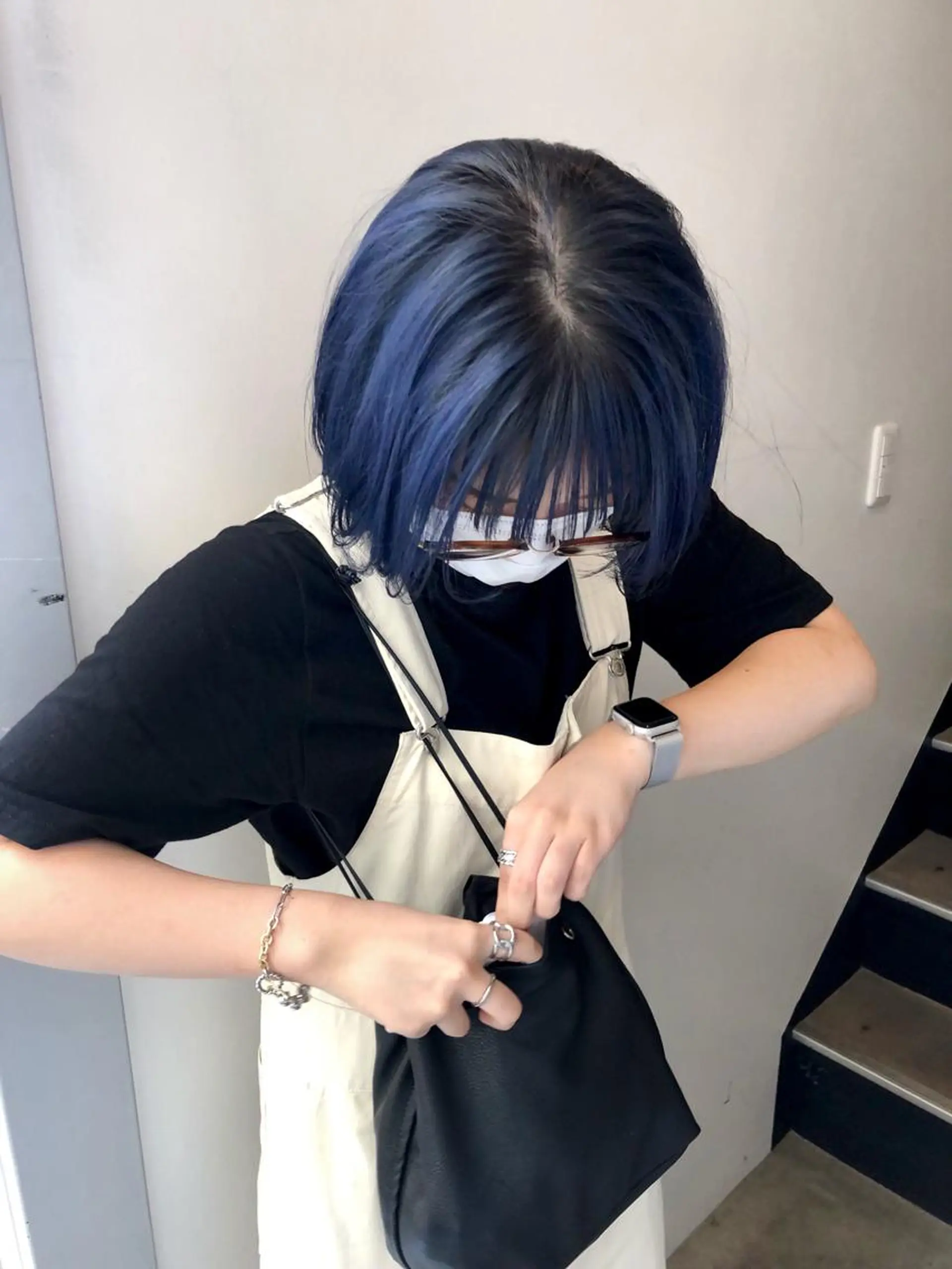 ミディアム カラー ブリーチ ネイビーカラー レイヤーカット ウルフカット ウルフレイヤー wカラー 指名No1かけるのヘアスタイル