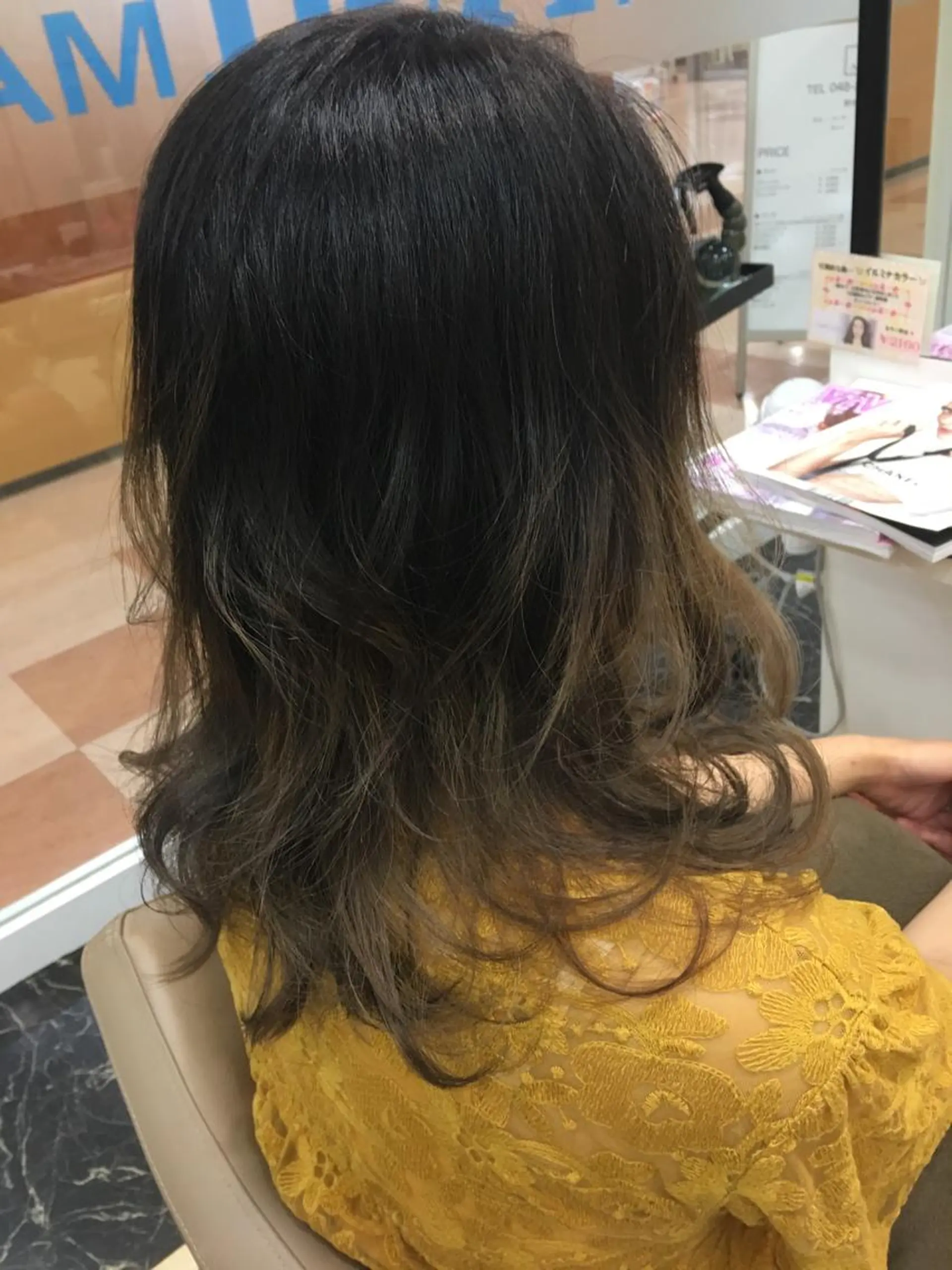 セミロング アッシュ レイヤーカット 髪質改善 阪口 雄佑のヘアスタイル