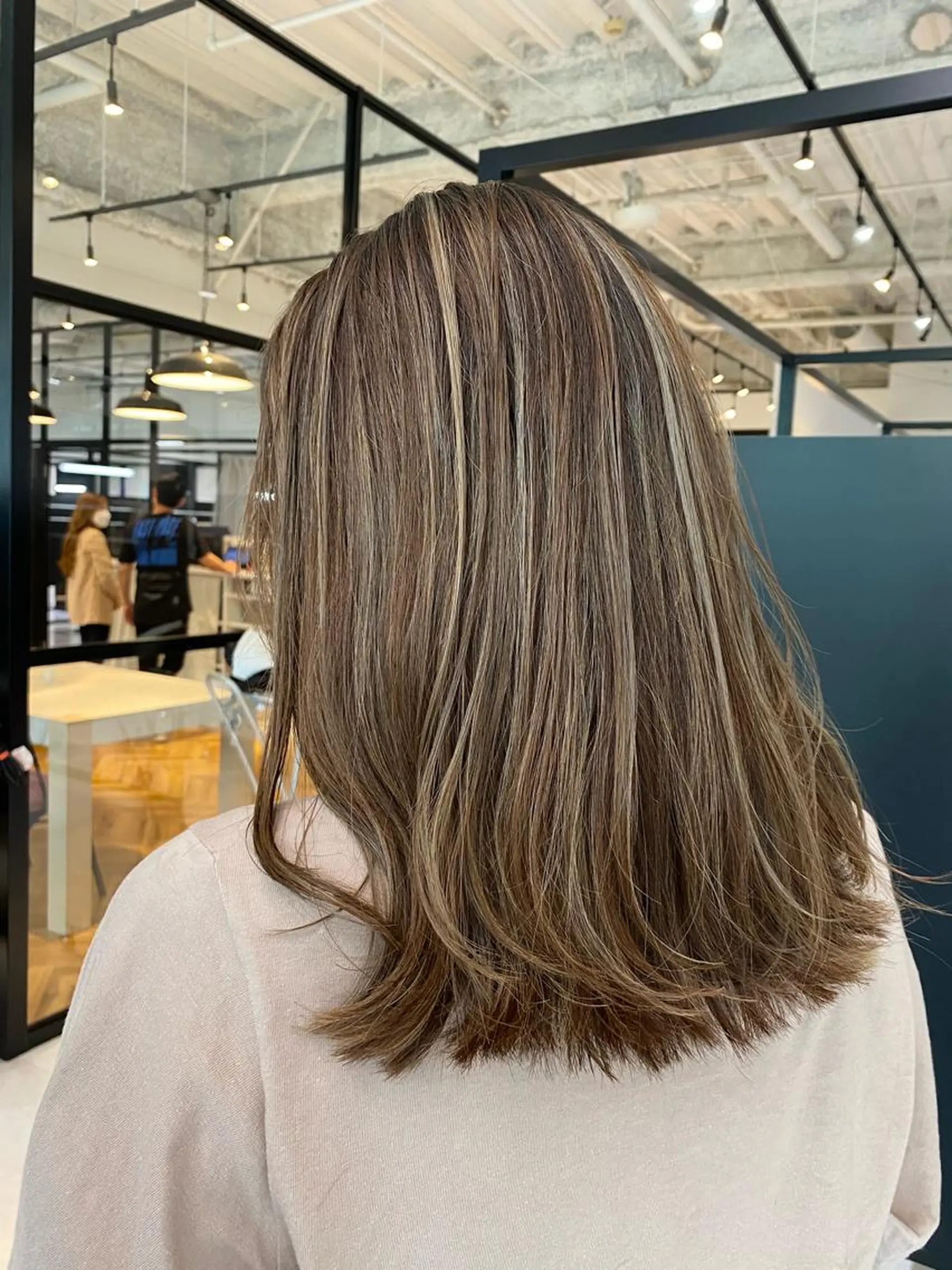 セミロング カラー カット ヘアカラー salowin梅田茶屋町suite所属・ハイトーンヘア/ 島崎　タクミのヘアスタイル