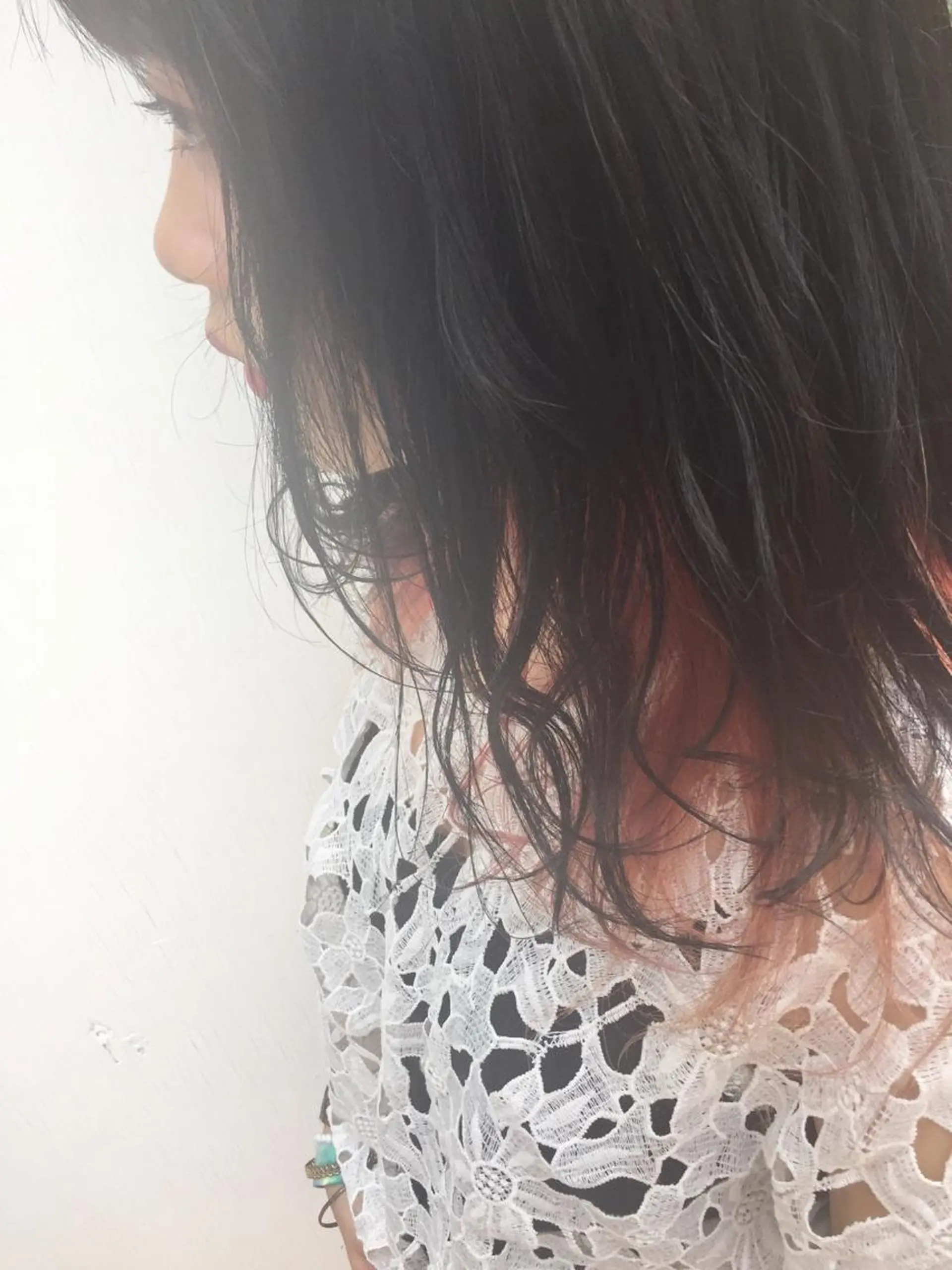 セミロング カラー ブリーチ ニシオカ タクヤのヘアスタイル