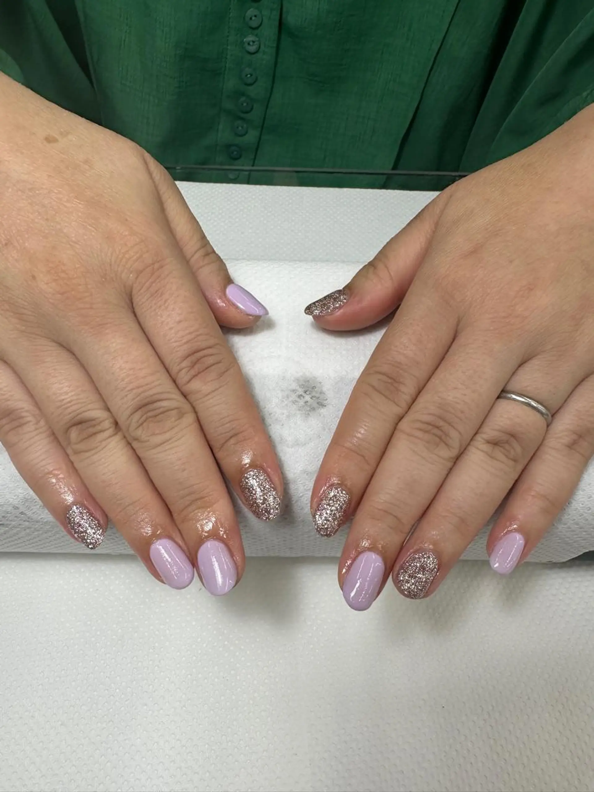 ネイル ラメ(グリッター) パープル ハンドネイル 🎠きしもと あずさ⛱のネイルデザイン