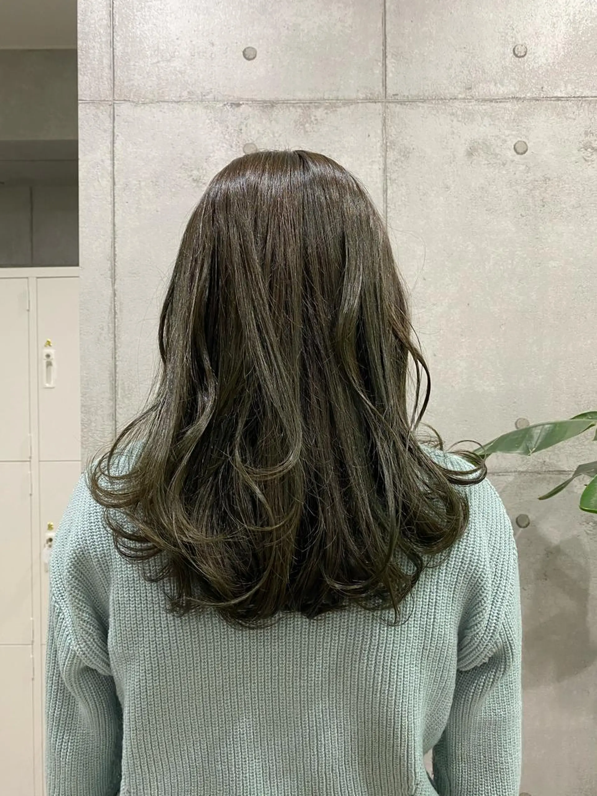 セミロング カラー newi赤羽 HINATAのヘアスタイル